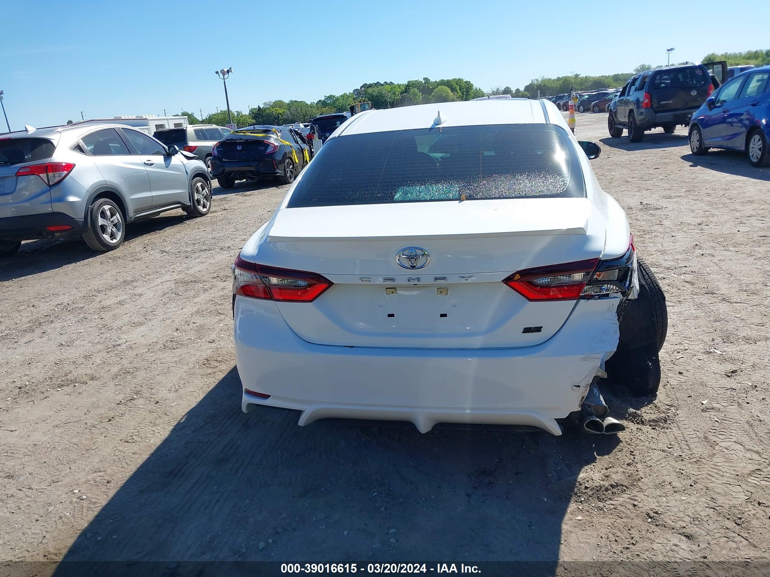 Photo 16 VIN: 4T1G11AK4MU472858 - TOYOTA CAMRY 