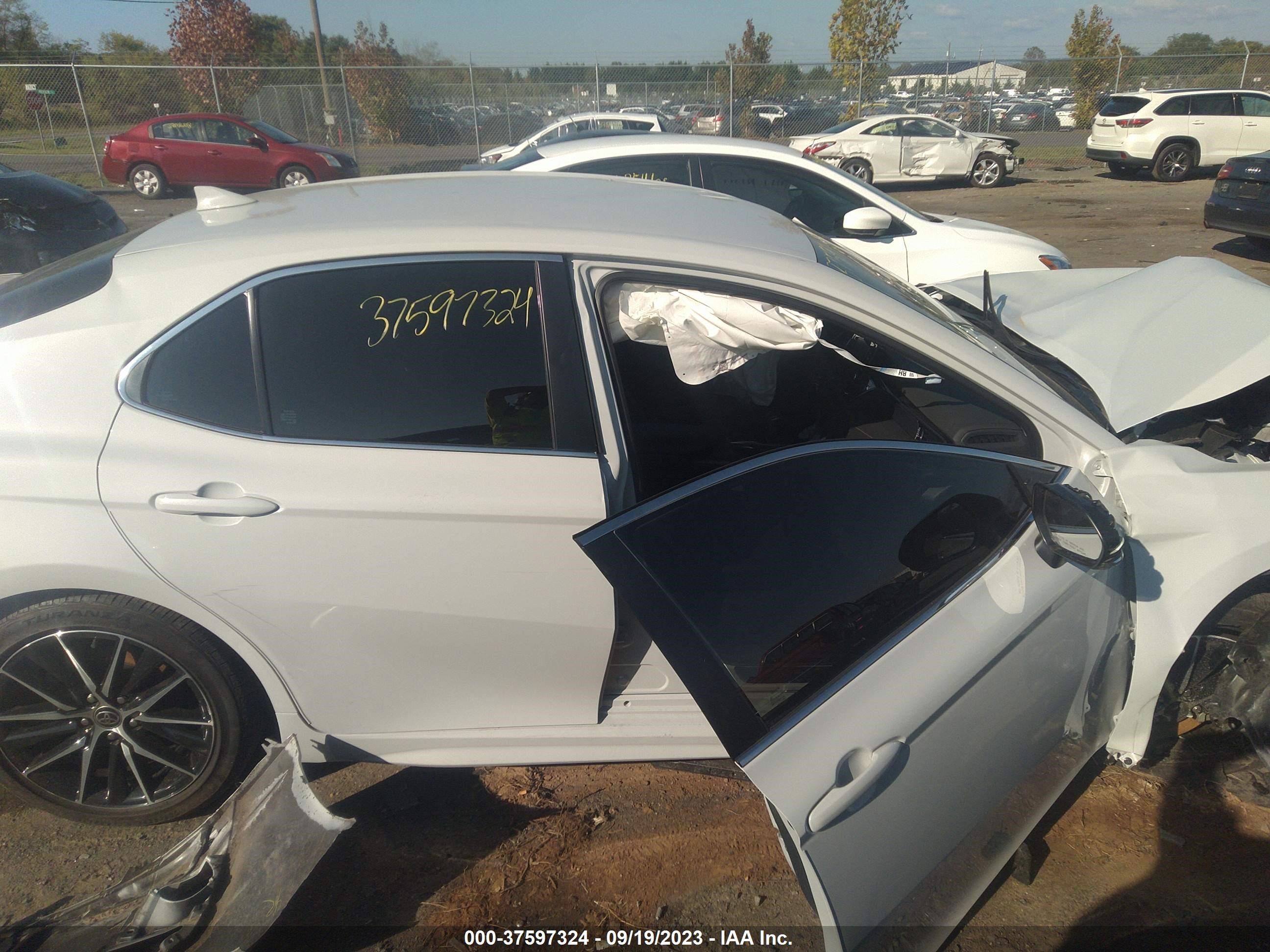 Photo 12 VIN: 4T1G11AK4NU499530 - TOYOTA CAMRY 