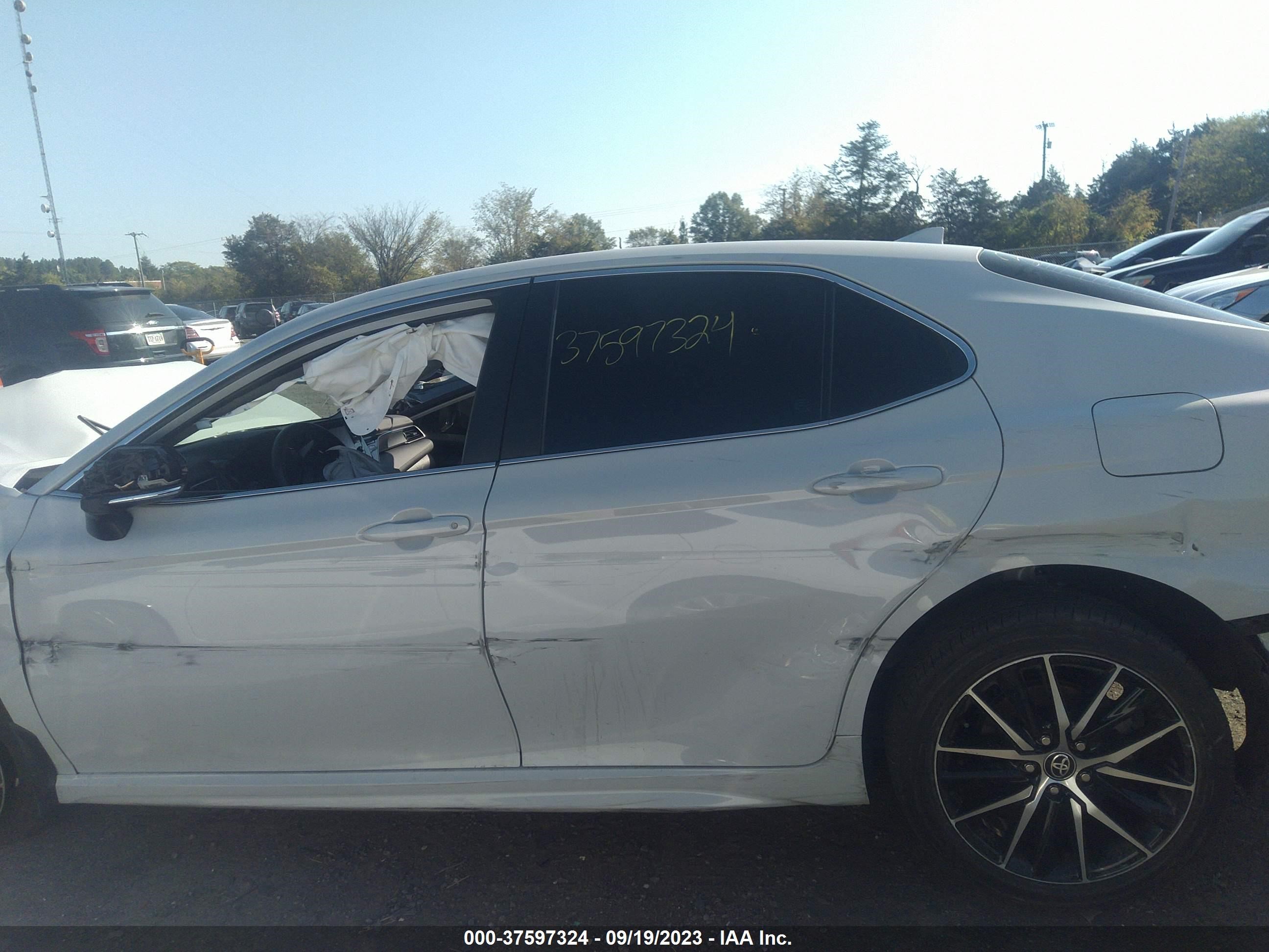 Photo 13 VIN: 4T1G11AK4NU499530 - TOYOTA CAMRY 