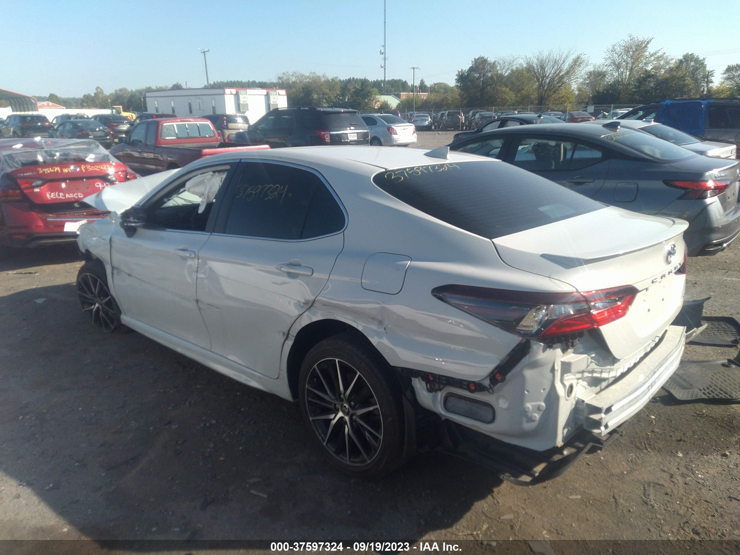 Photo 2 VIN: 4T1G11AK4NU499530 - TOYOTA CAMRY 