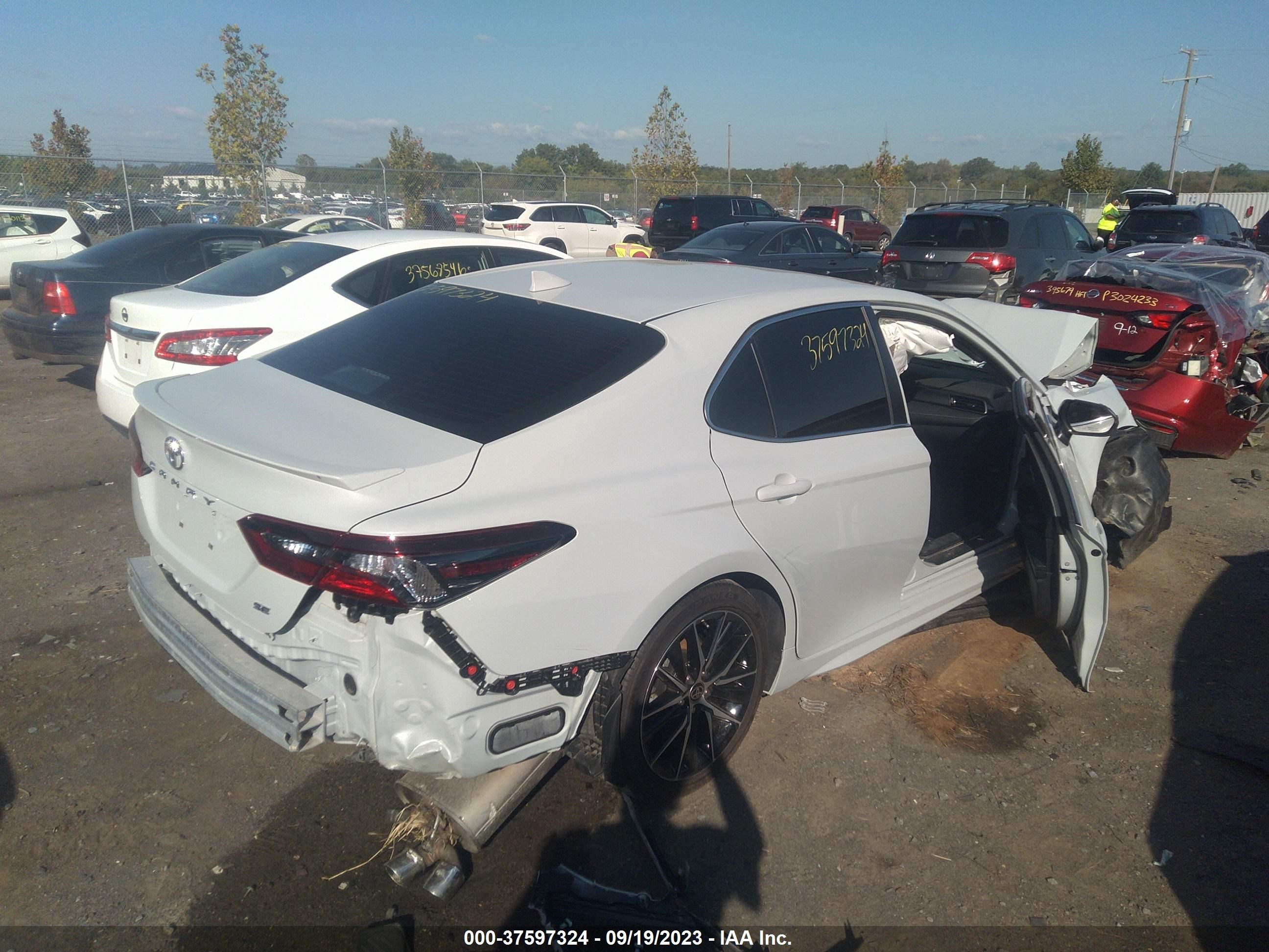 Photo 3 VIN: 4T1G11AK4NU499530 - TOYOTA CAMRY 