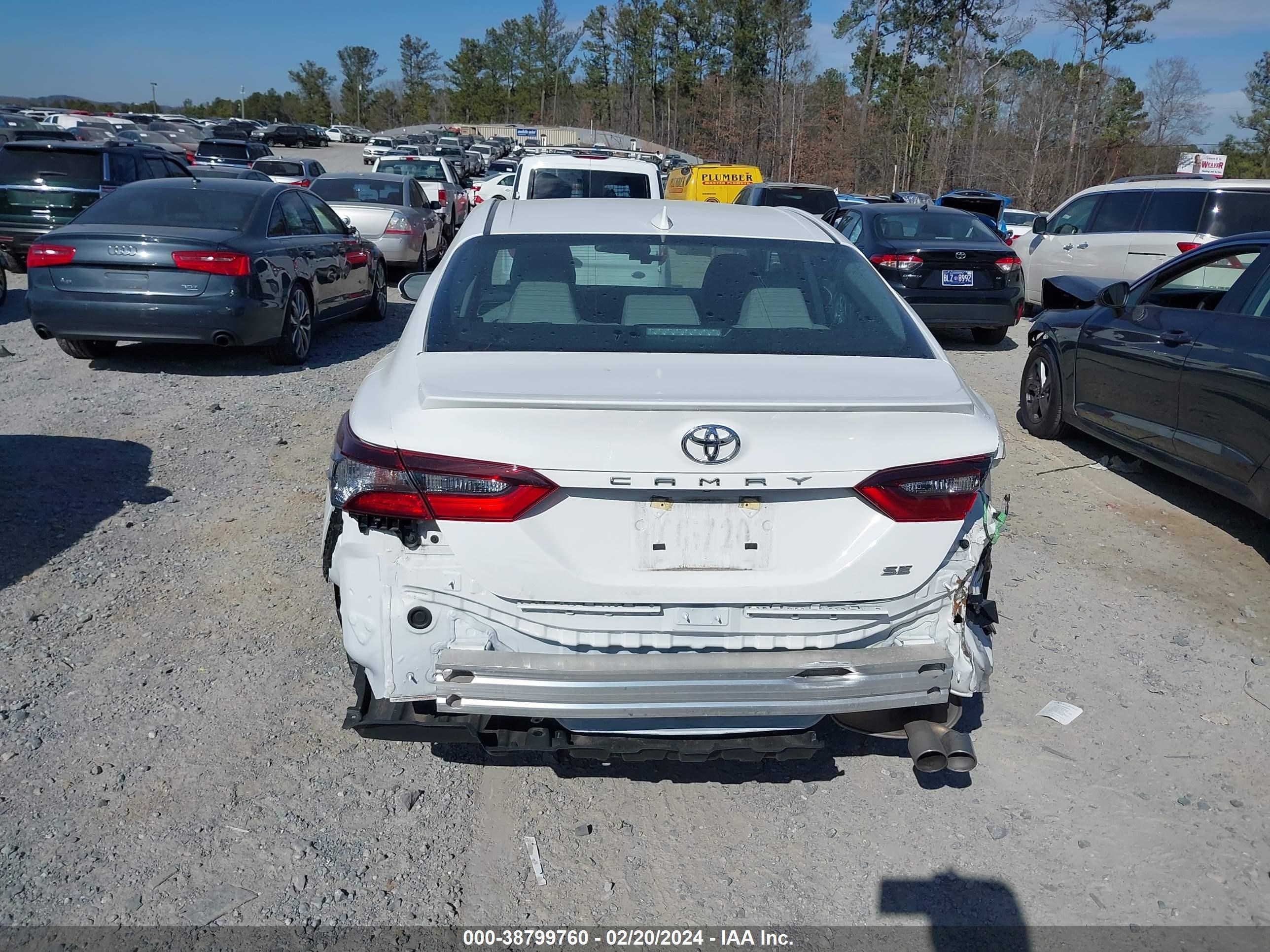 Photo 15 VIN: 4T1G11AK4NU681020 - TOYOTA CAMRY 