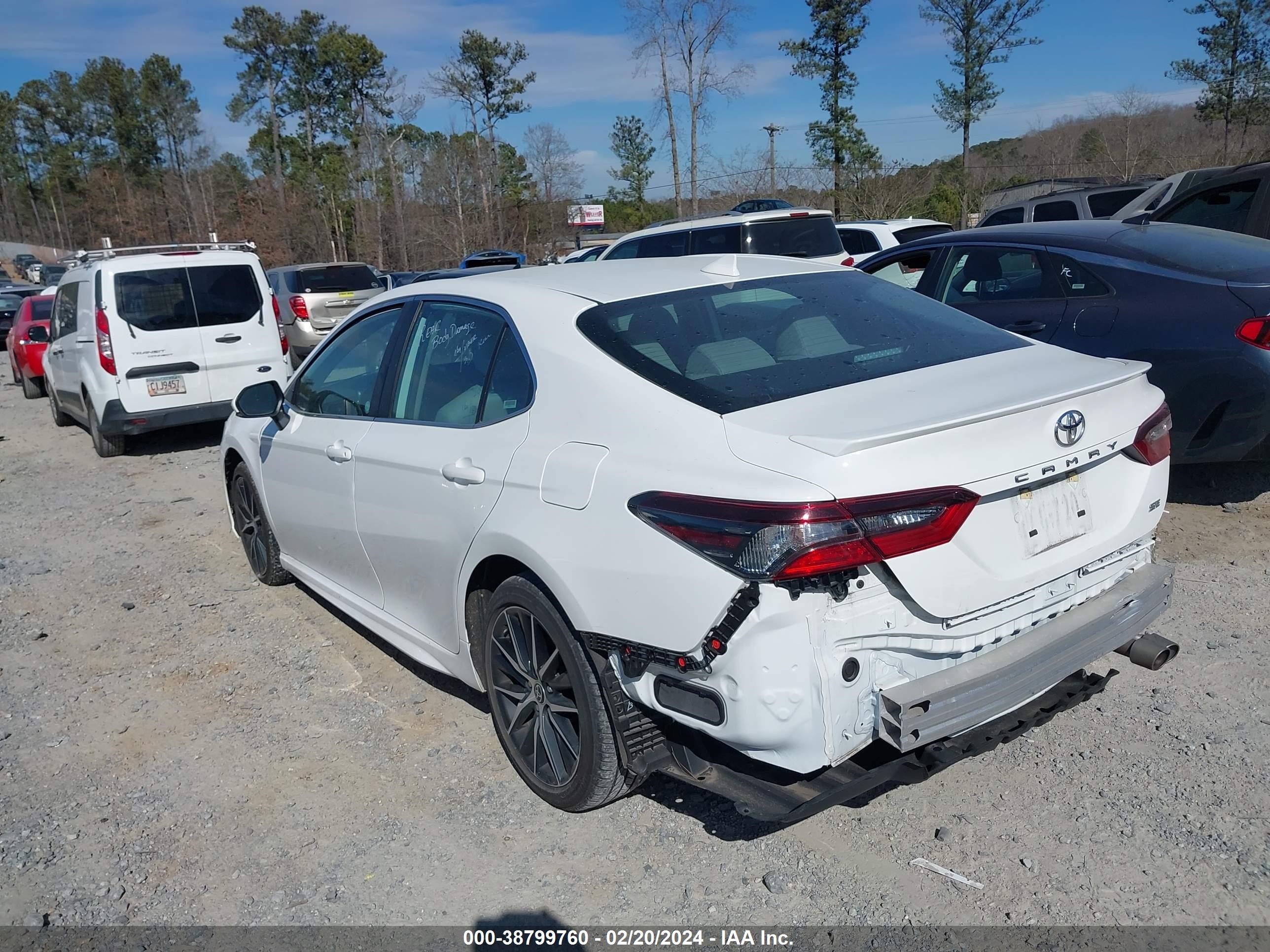 Photo 2 VIN: 4T1G11AK4NU681020 - TOYOTA CAMRY 