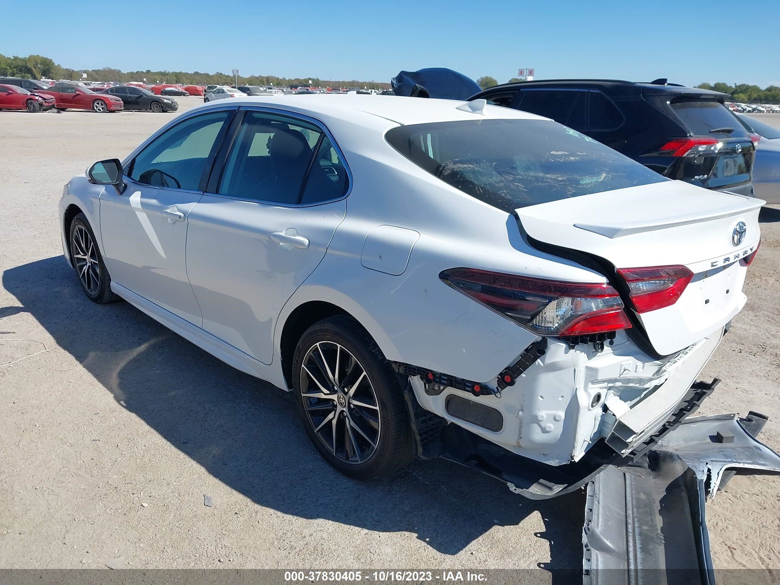 Photo 2 VIN: 4T1G11AK4PU739811 - TOYOTA CAMRY 