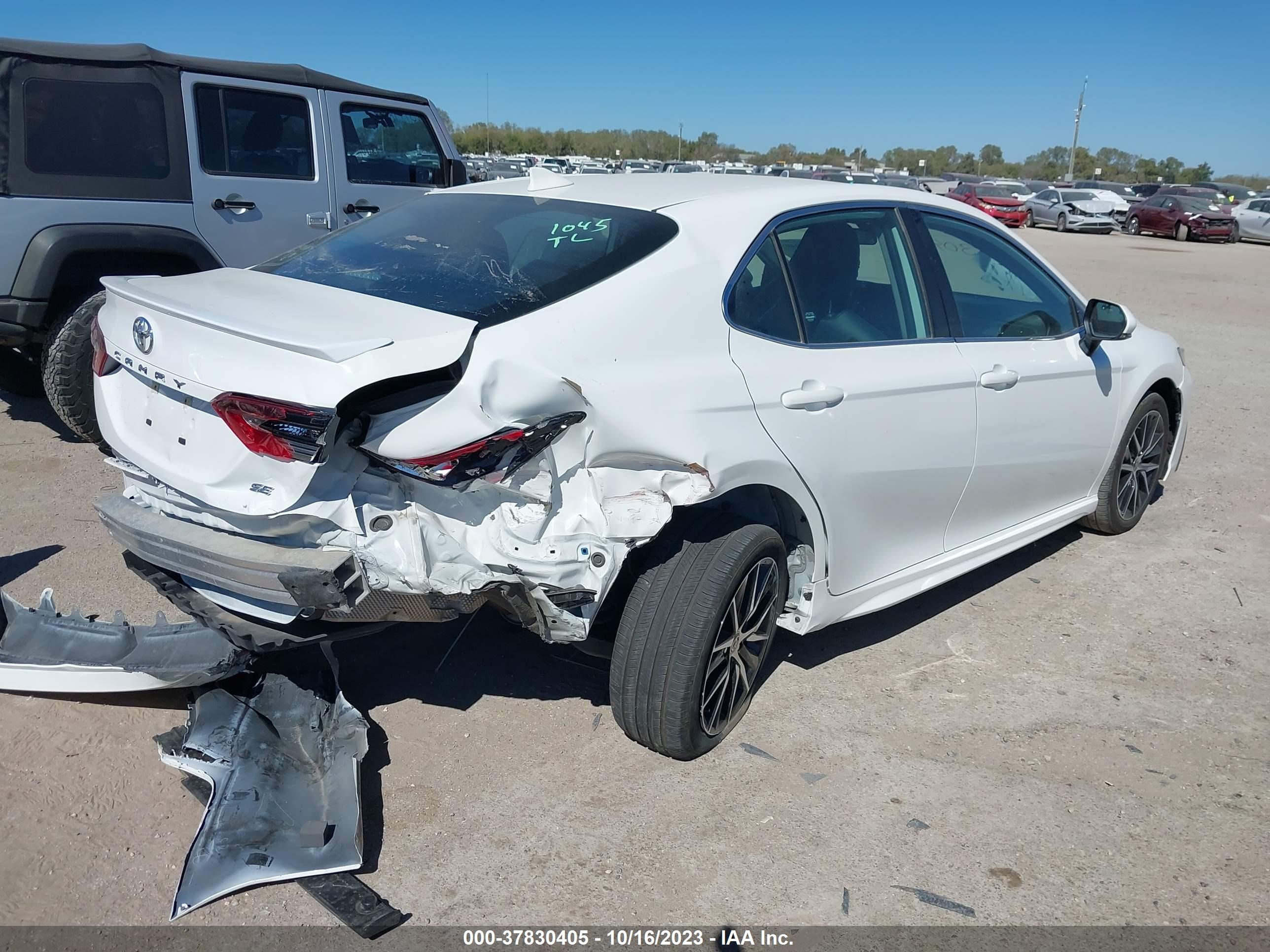 Photo 3 VIN: 4T1G11AK4PU739811 - TOYOTA CAMRY 