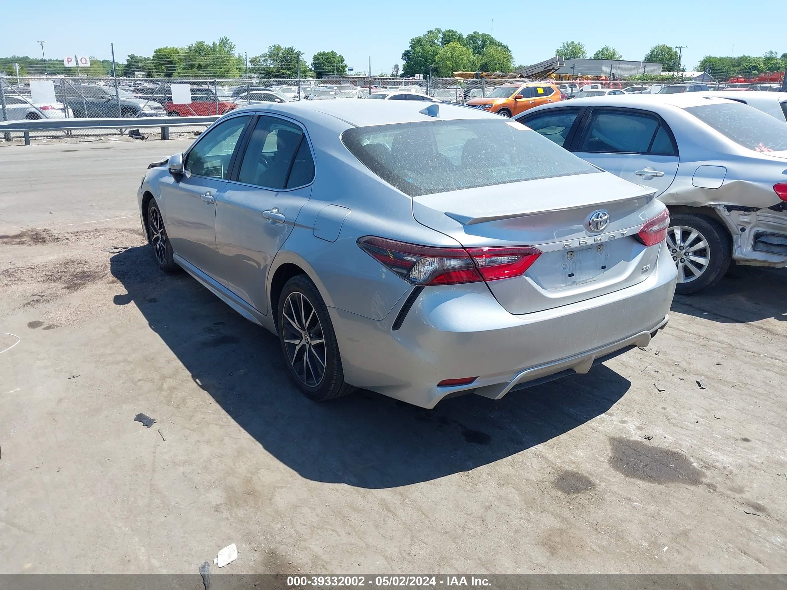 Photo 2 VIN: 4T1G11AK4PU747259 - TOYOTA CAMRY 