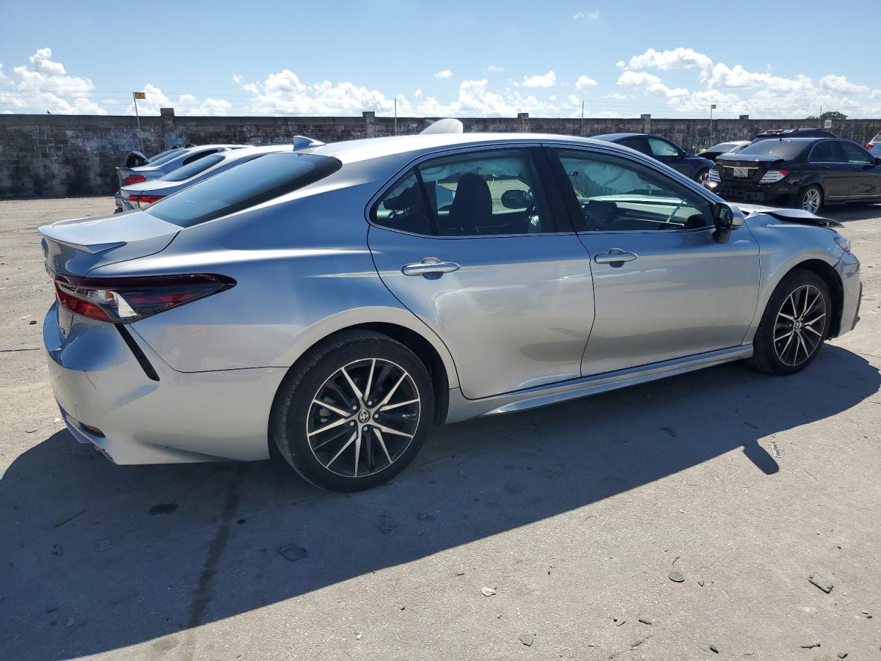 Photo 2 VIN: 4T1G11AK4PU779273 - TOYOTA CAMRY 