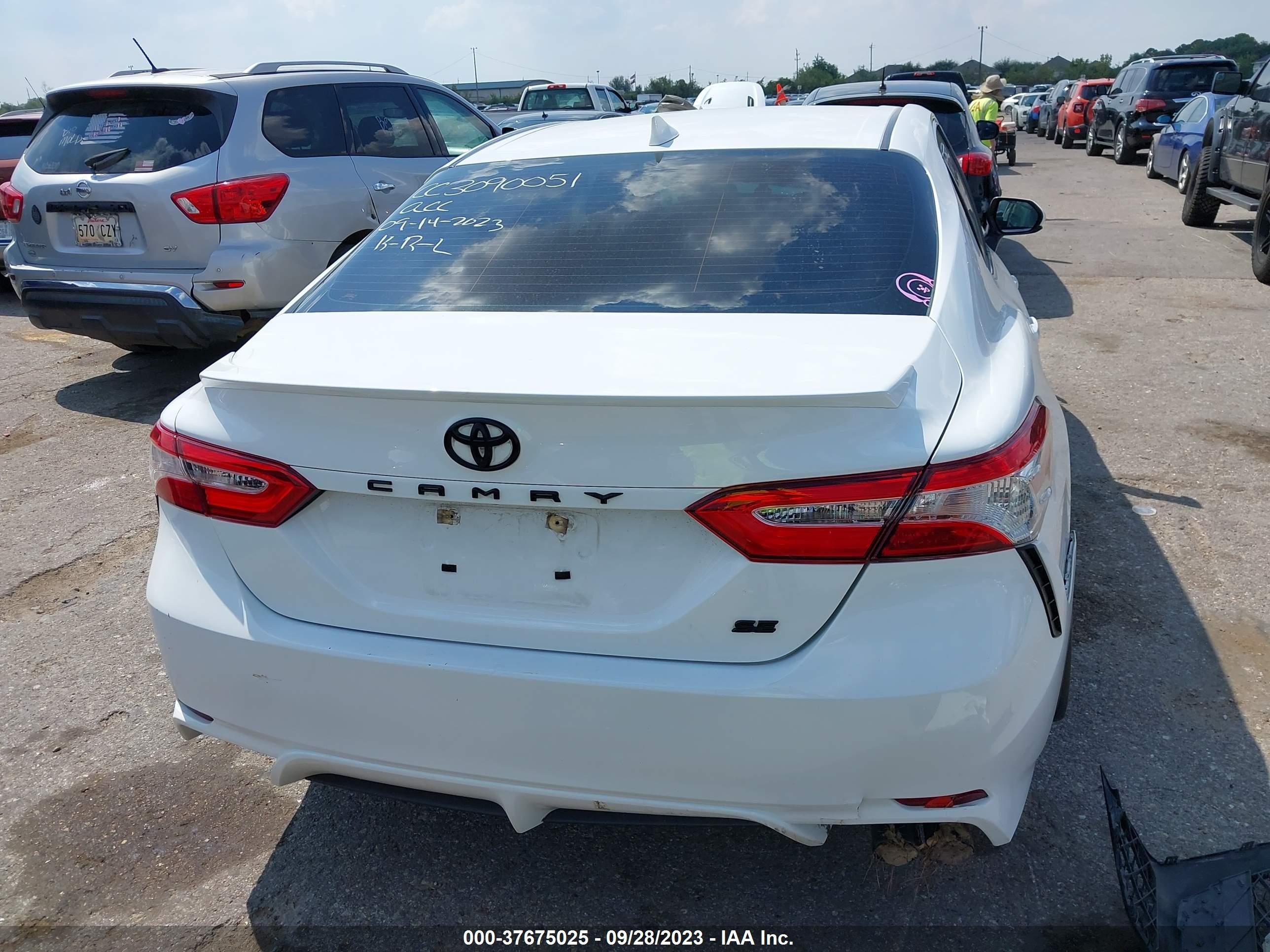 Photo 15 VIN: 4T1G11AK5LU331697 - TOYOTA CAMRY 