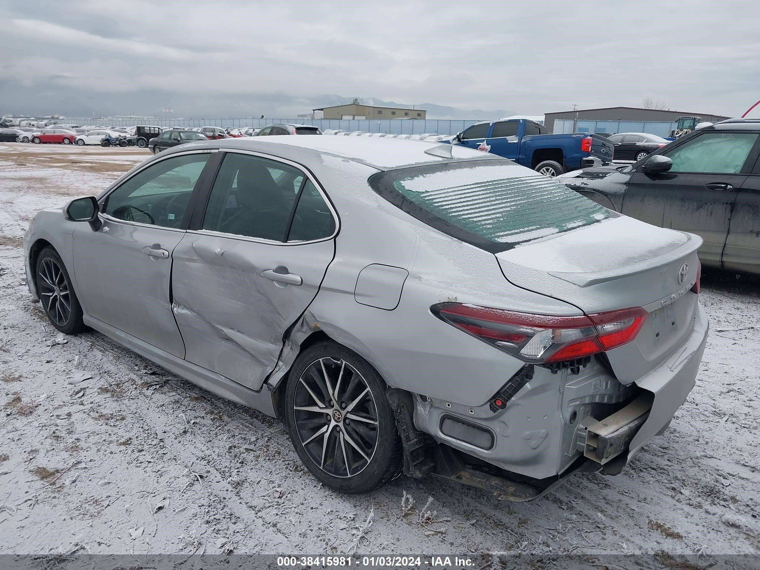 Photo 2 VIN: 4T1G11AK5MU410482 - TOYOTA CAMRY 