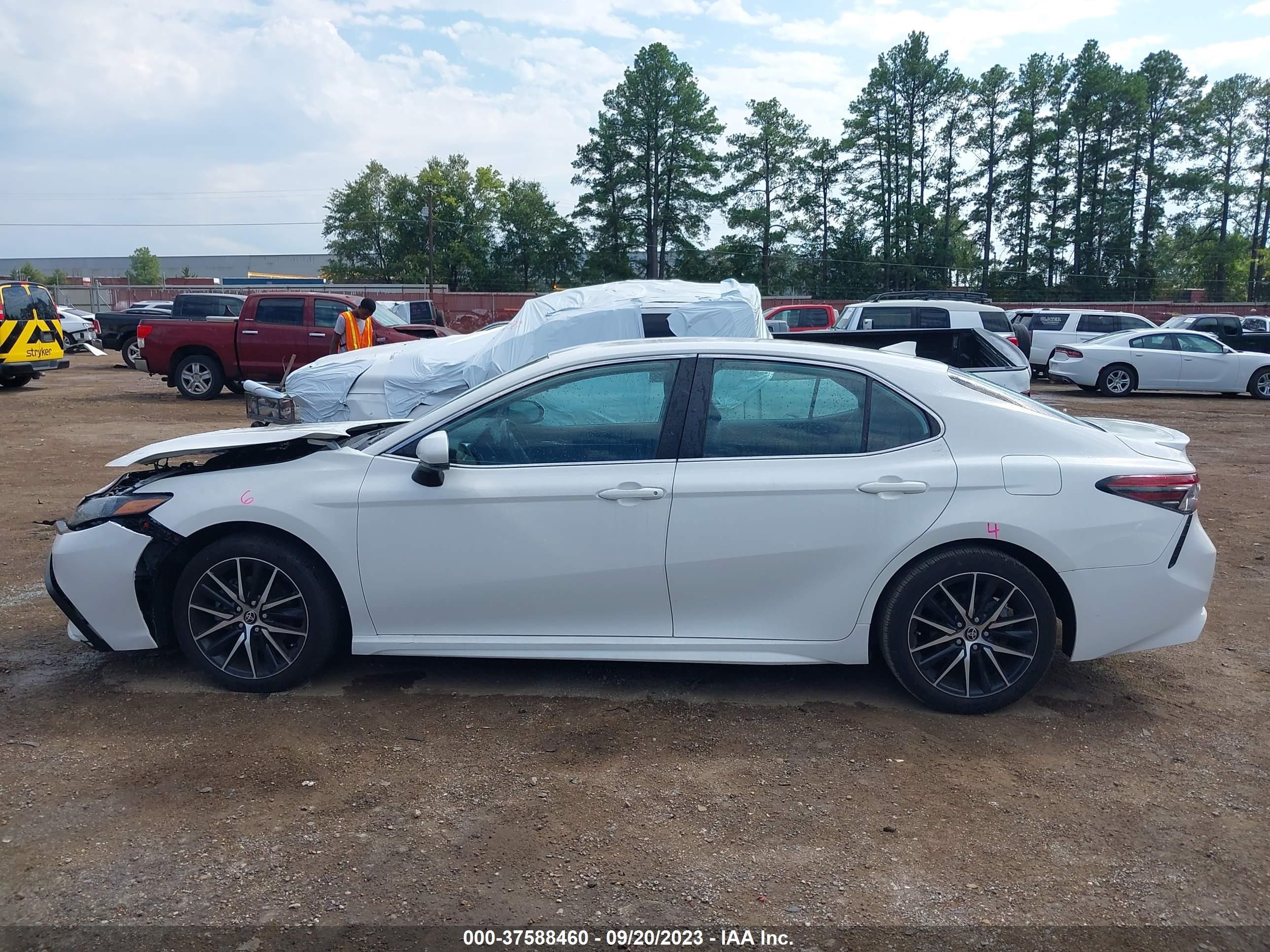 Photo 13 VIN: 4T1G11AK5MU468852 - TOYOTA CAMRY 