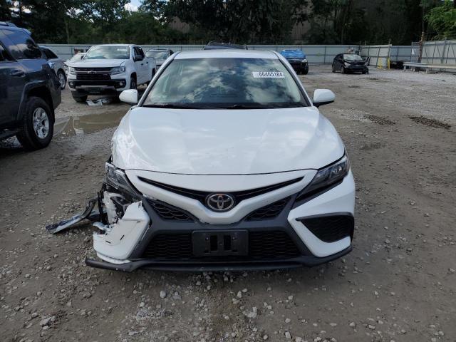 Photo 4 VIN: 4T1G11AK5MU586965 - TOYOTA CAMRY SE 