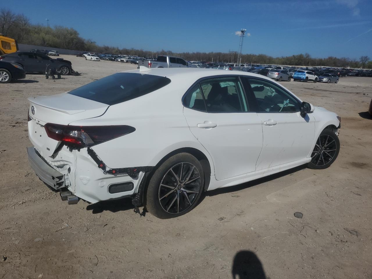 Photo 2 VIN: 4T1G11AK5PU766337 - TOYOTA CAMRY 