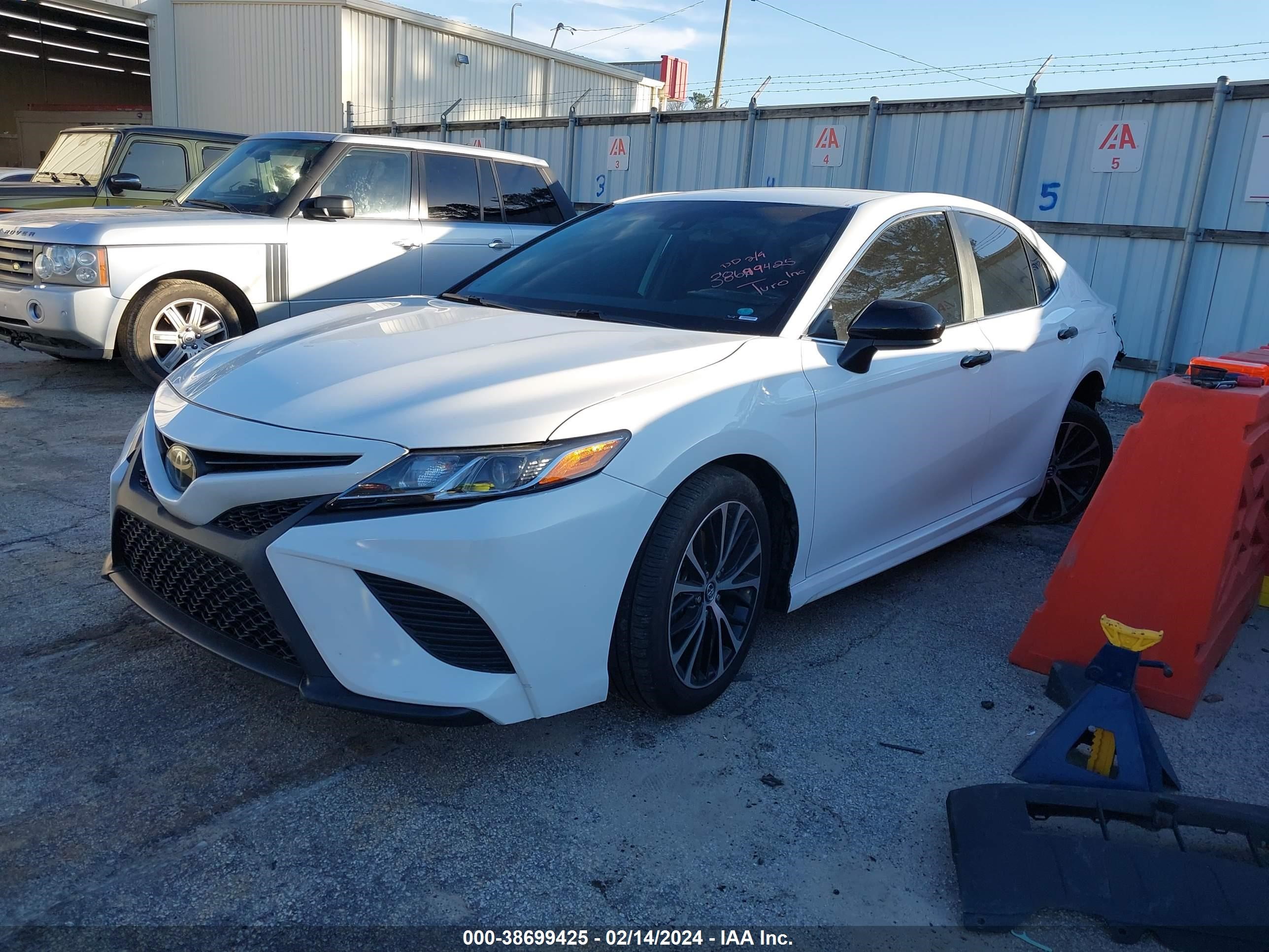 Photo 1 VIN: 4T1G11AK6LU307103 - TOYOTA CAMRY 