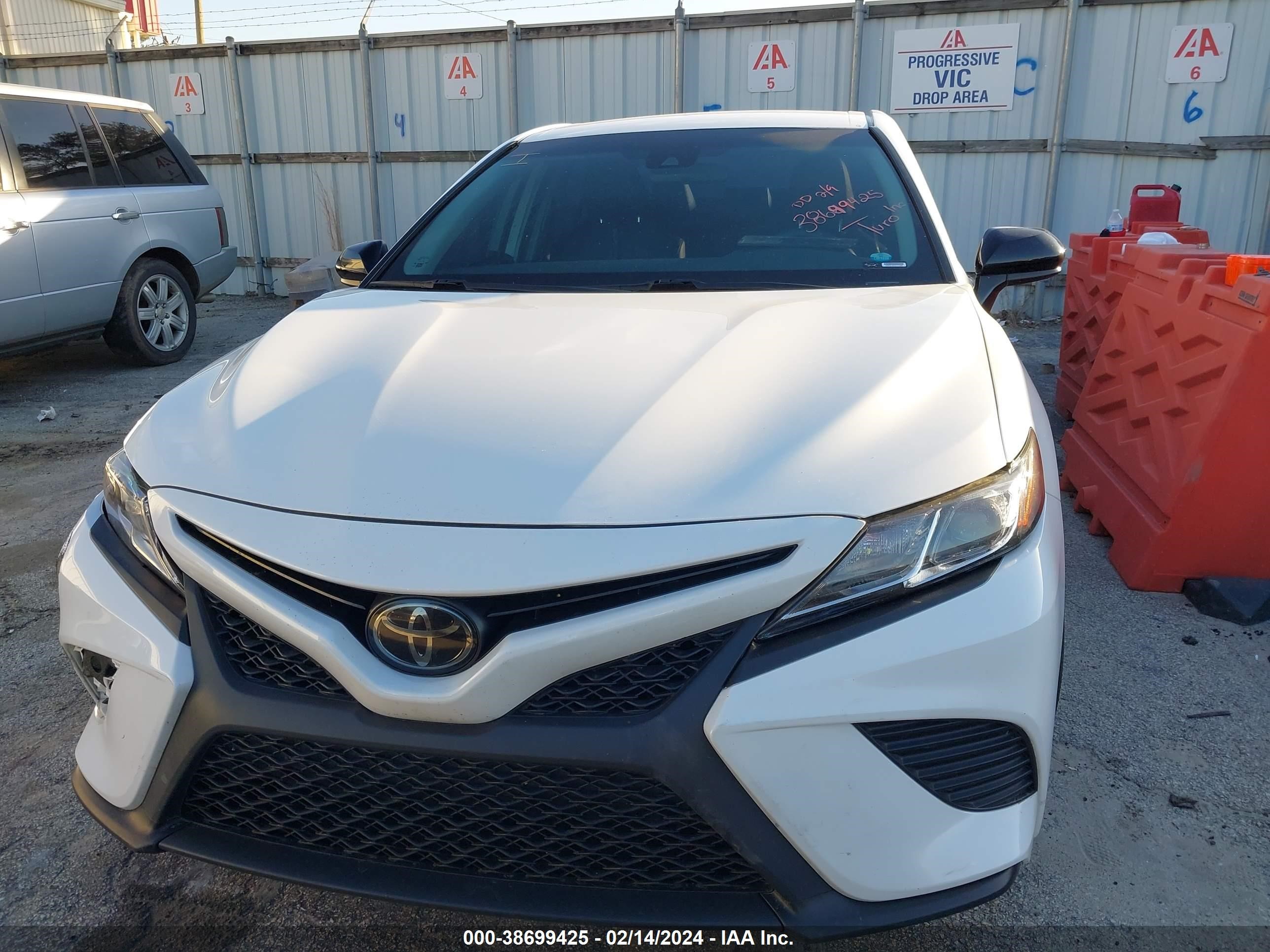 Photo 11 VIN: 4T1G11AK6LU307103 - TOYOTA CAMRY 