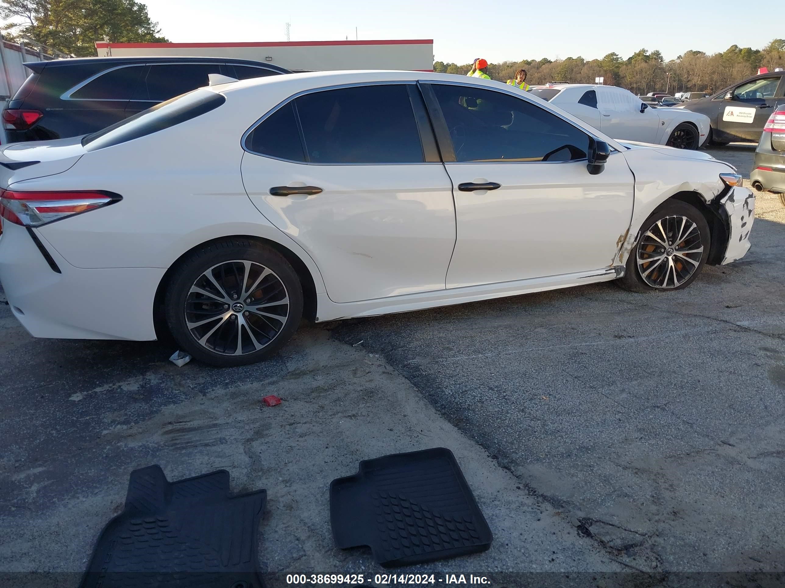 Photo 12 VIN: 4T1G11AK6LU307103 - TOYOTA CAMRY 