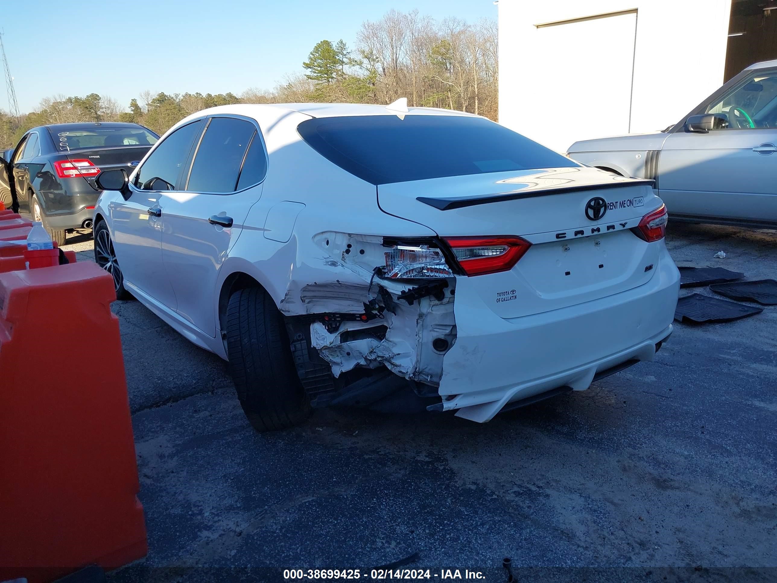 Photo 2 VIN: 4T1G11AK6LU307103 - TOYOTA CAMRY 