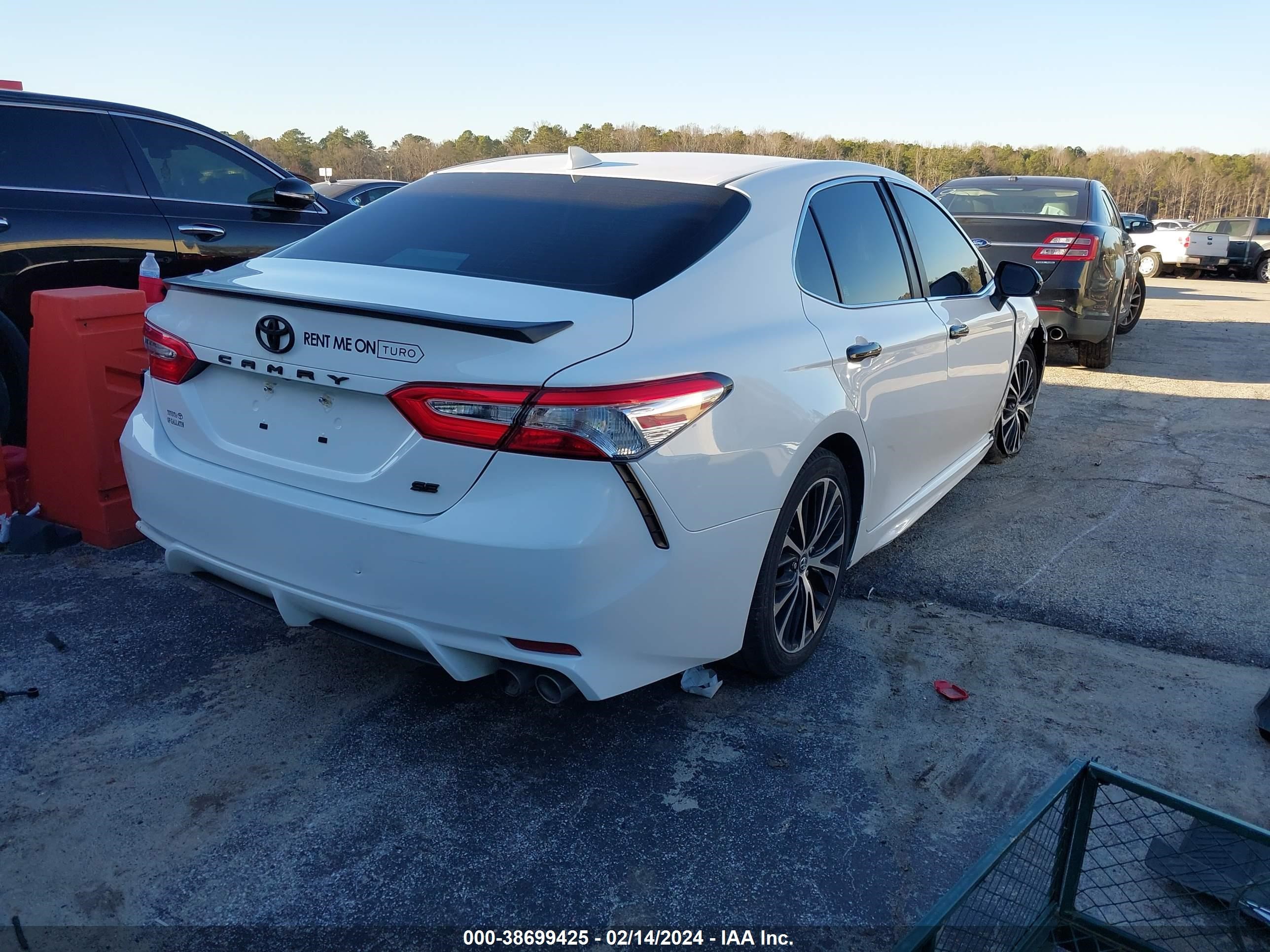 Photo 3 VIN: 4T1G11AK6LU307103 - TOYOTA CAMRY 