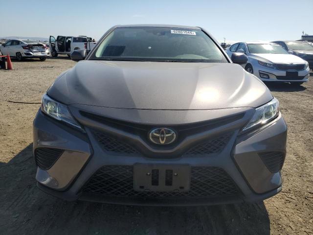 Photo 4 VIN: 4T1G11AK6LU377930 - TOYOTA CAMRY SE 