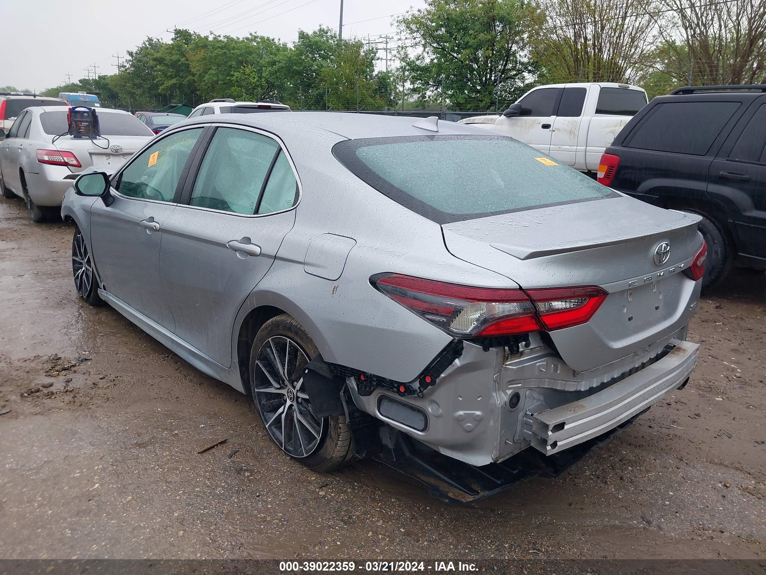 Photo 2 VIN: 4T1G11AK6MU522319 - TOYOTA CAMRY 