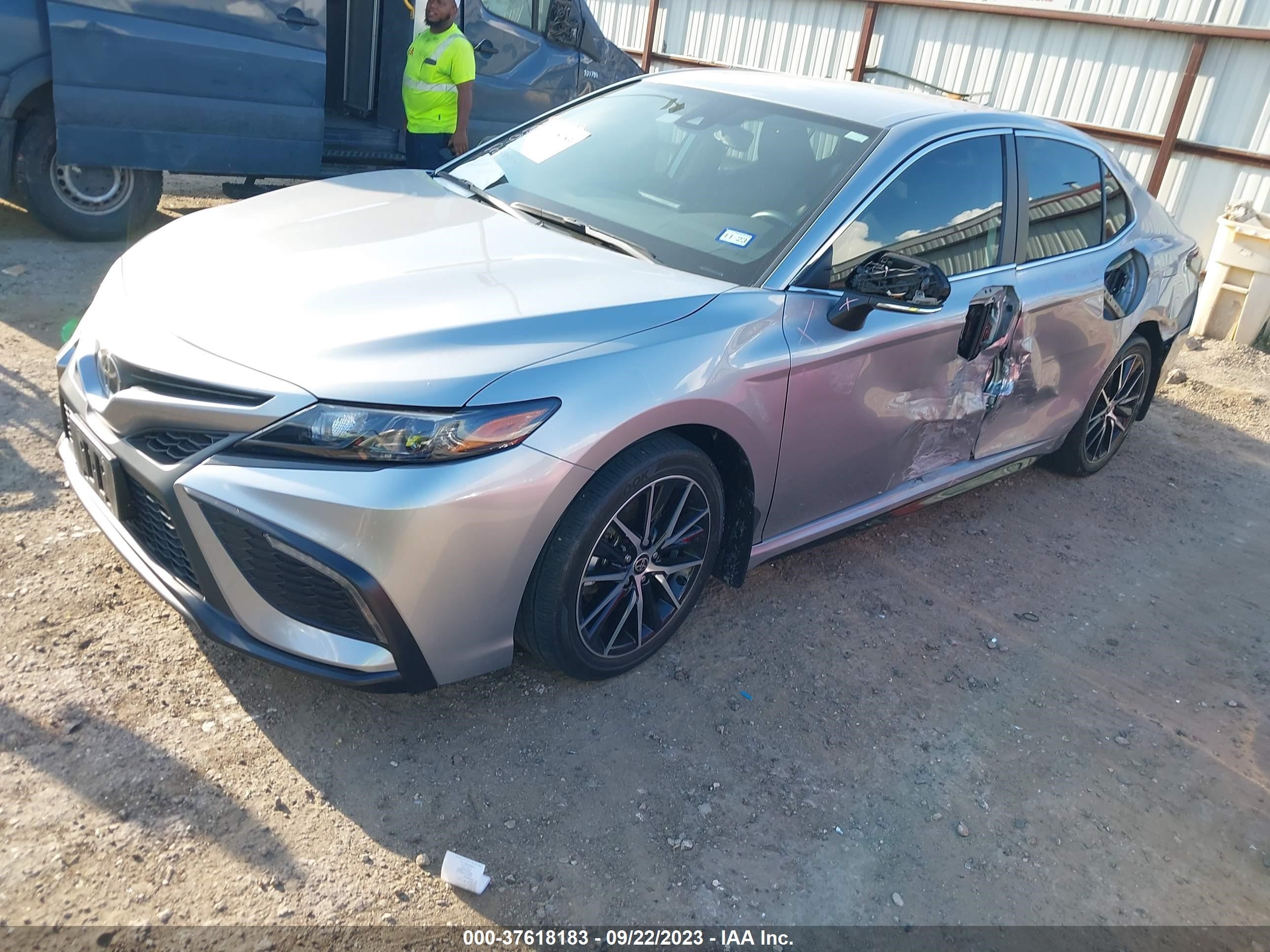 Photo 1 VIN: 4T1G11AK6NU640565 - TOYOTA CAMRY 