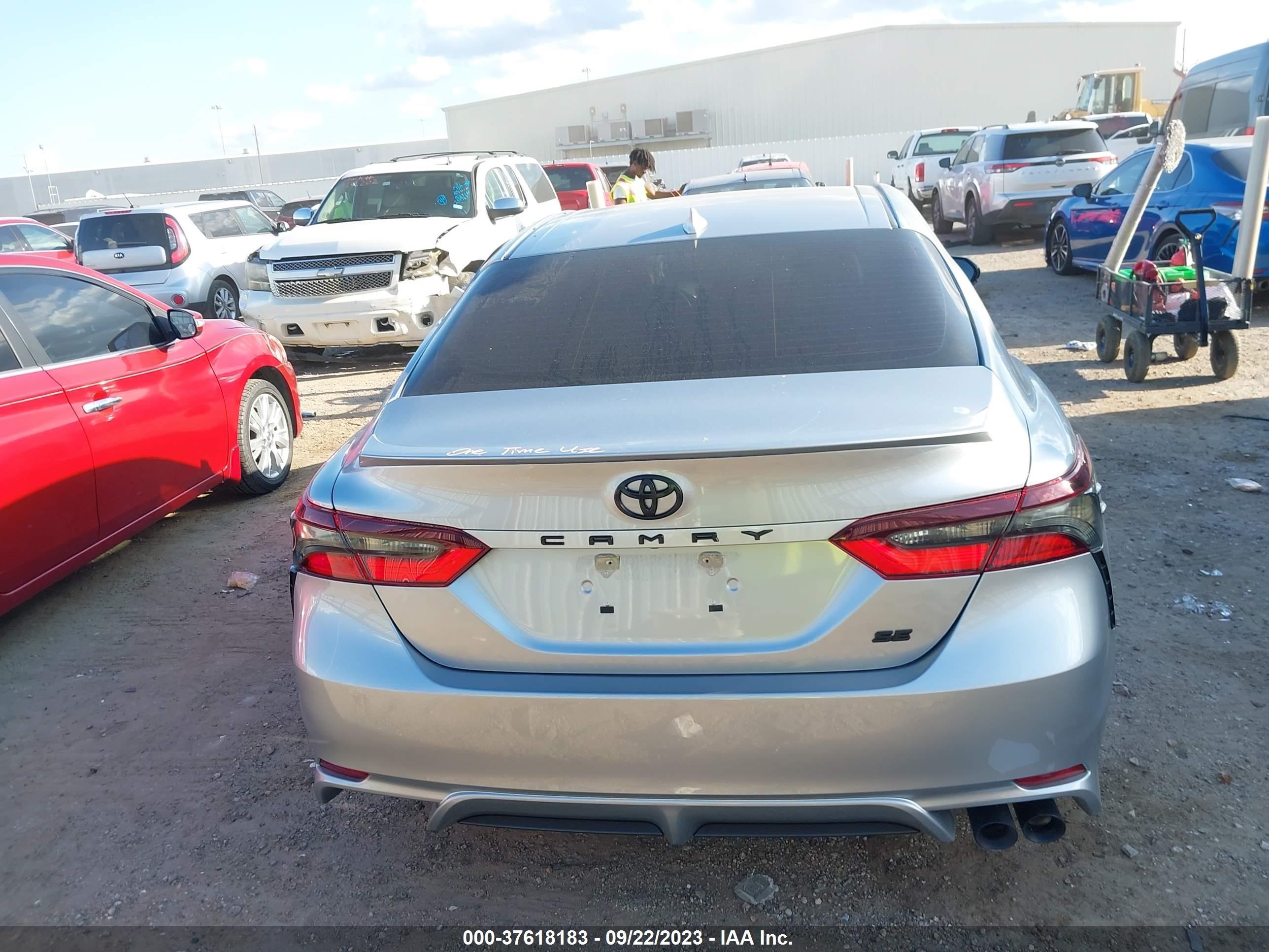 Photo 15 VIN: 4T1G11AK6NU640565 - TOYOTA CAMRY 