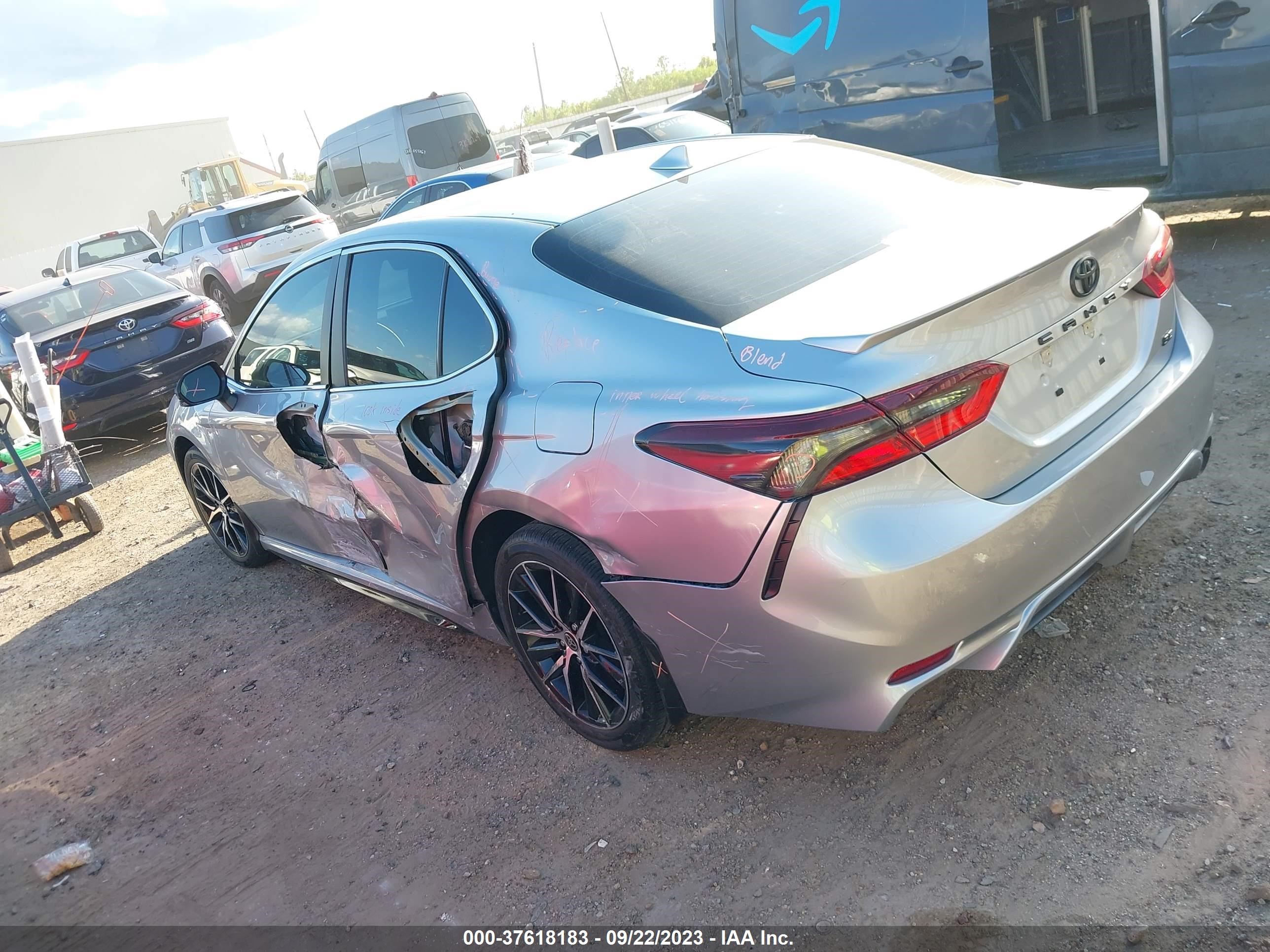 Photo 2 VIN: 4T1G11AK6NU640565 - TOYOTA CAMRY 