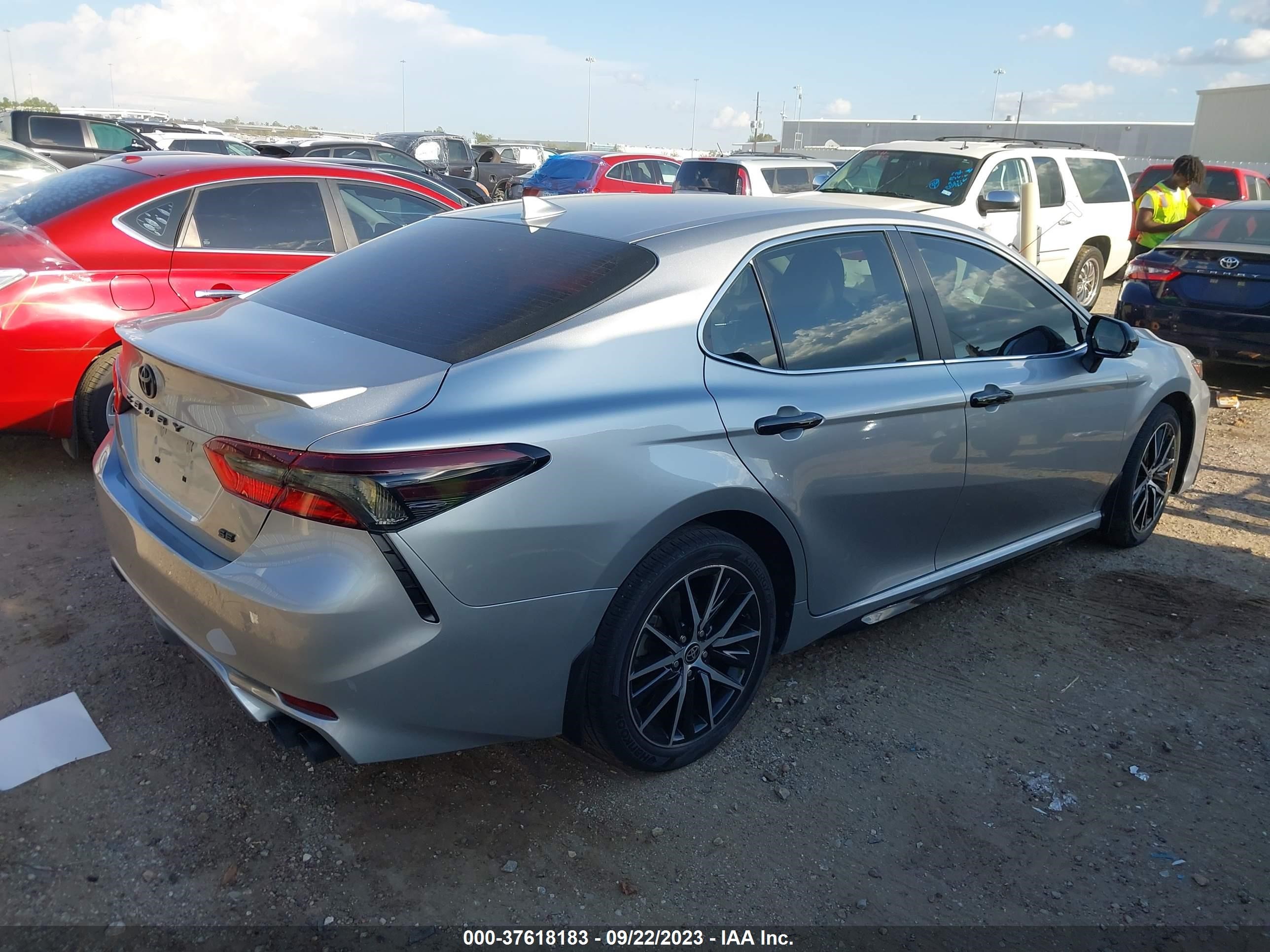 Photo 3 VIN: 4T1G11AK6NU640565 - TOYOTA CAMRY 