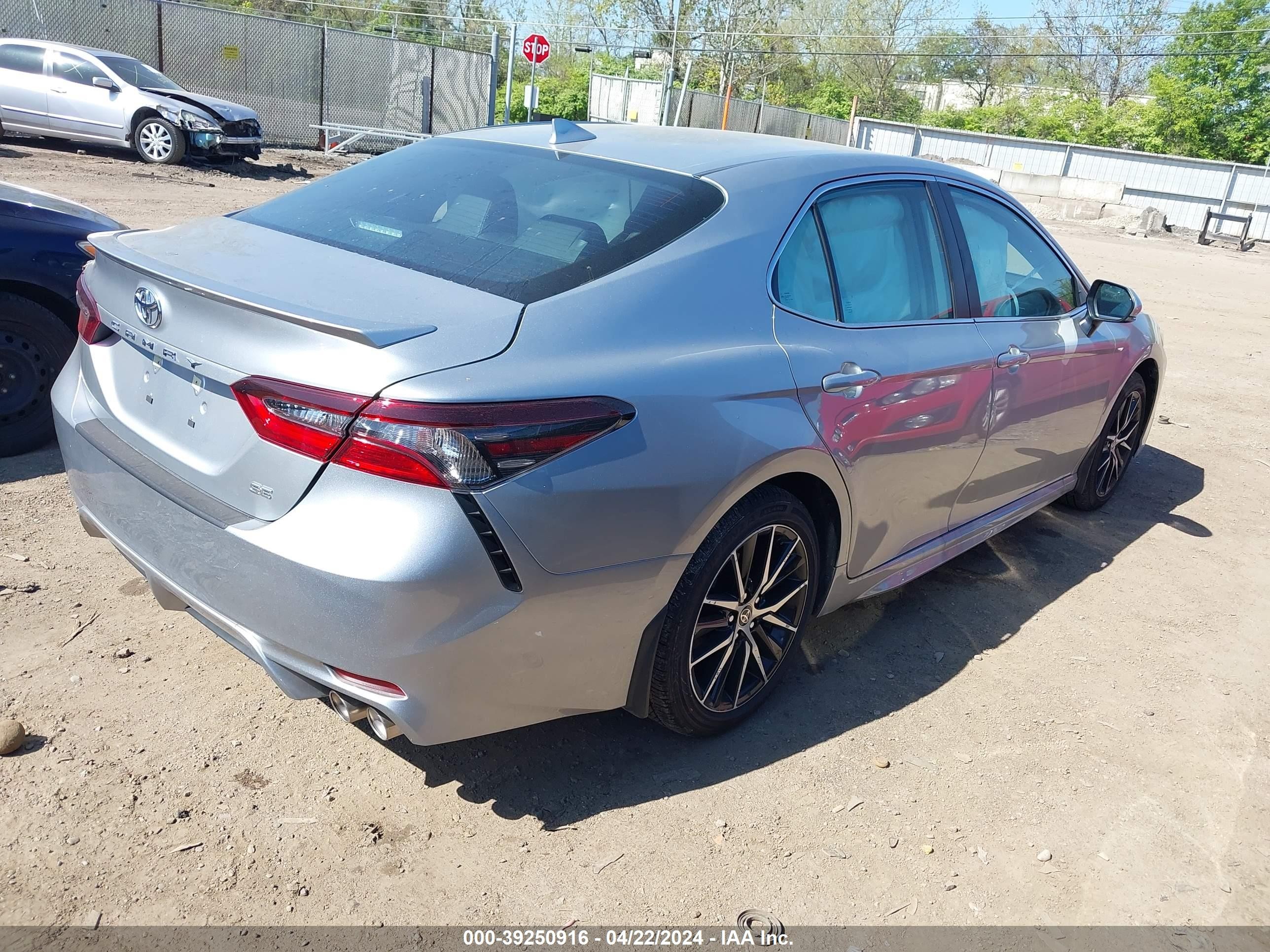 Photo 3 VIN: 4T1G11AK6RU231519 - TOYOTA CAMRY 