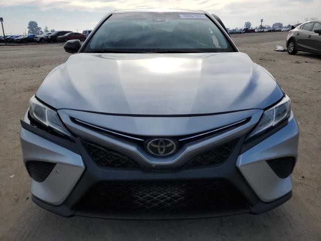 Photo 4 VIN: 4T1G11AK7LU370761 - TOYOTA CAMRY 