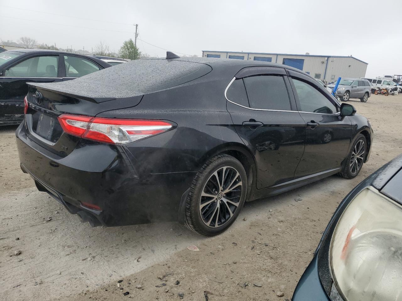 Photo 2 VIN: 4T1G11AK7LU945361 - TOYOTA CAMRY 