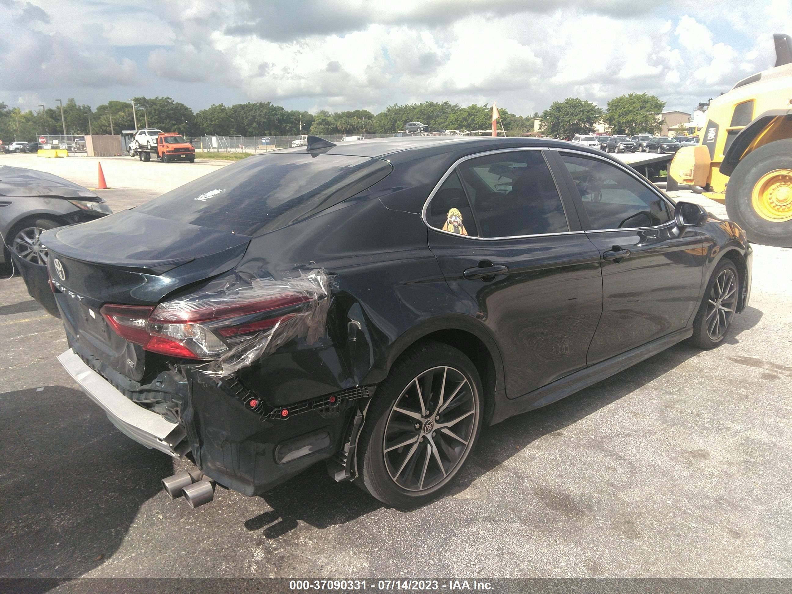 Photo 3 VIN: 4T1G11AK7MU526136 - TOYOTA CAMRY 