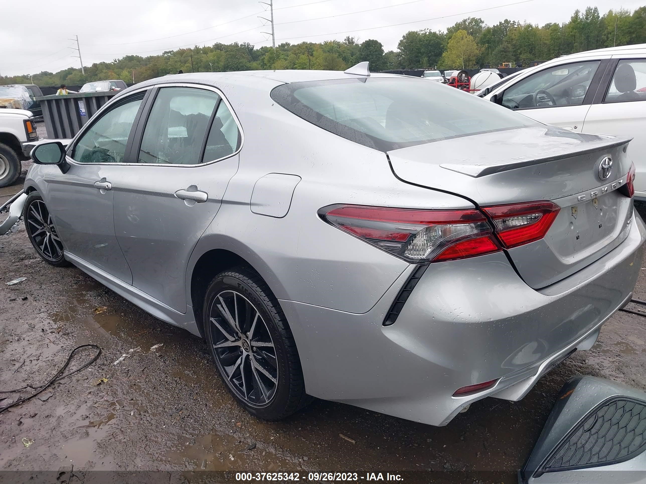 Photo 2 VIN: 4T1G11AK7MU585915 - TOYOTA CAMRY 