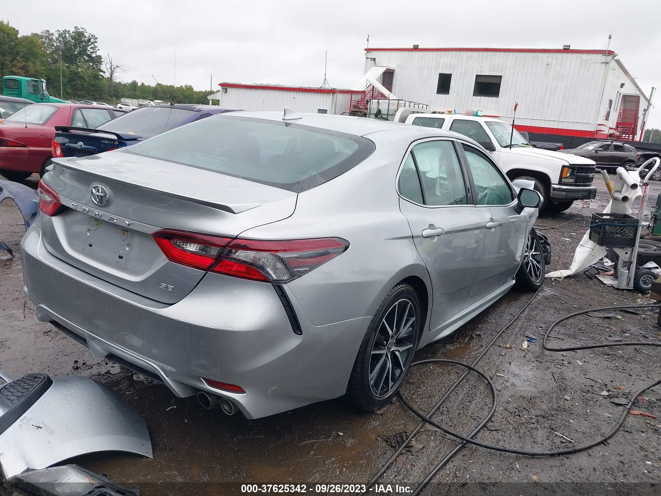 Photo 3 VIN: 4T1G11AK7MU585915 - TOYOTA CAMRY 