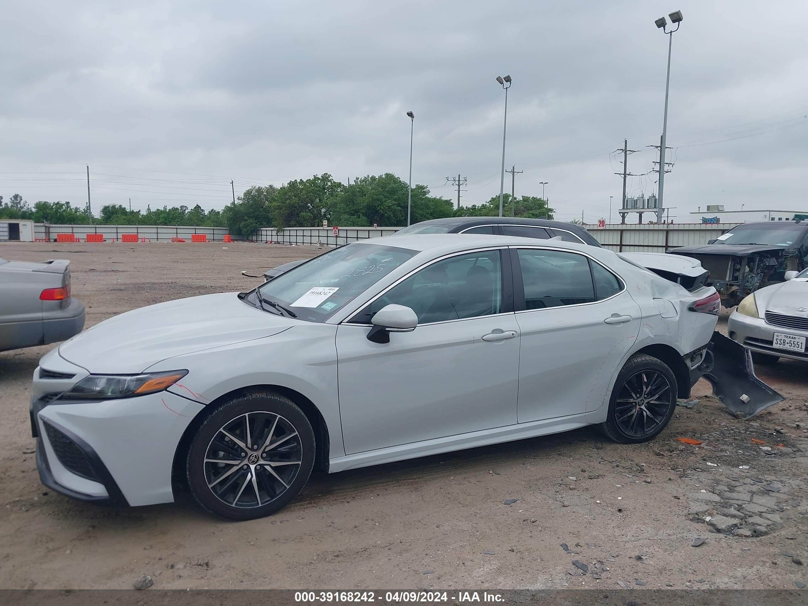 Photo 13 VIN: 4T1G11AK7NU042825 - TOYOTA CAMRY 