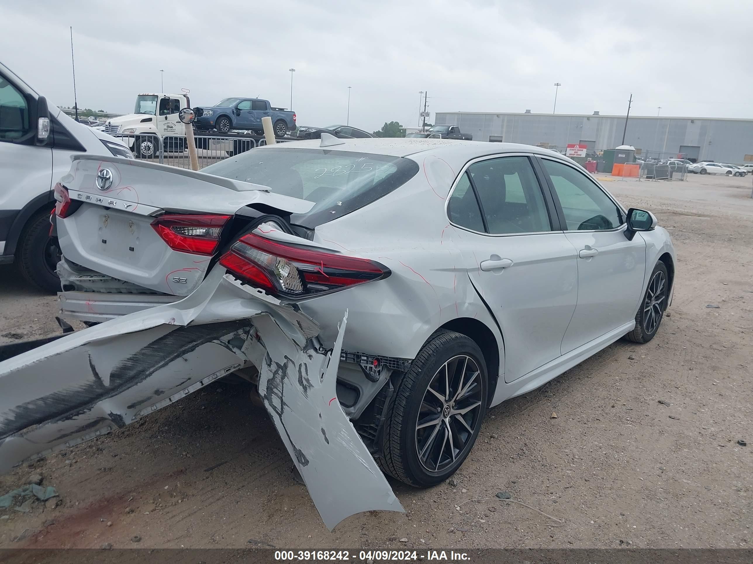 Photo 3 VIN: 4T1G11AK7NU042825 - TOYOTA CAMRY 