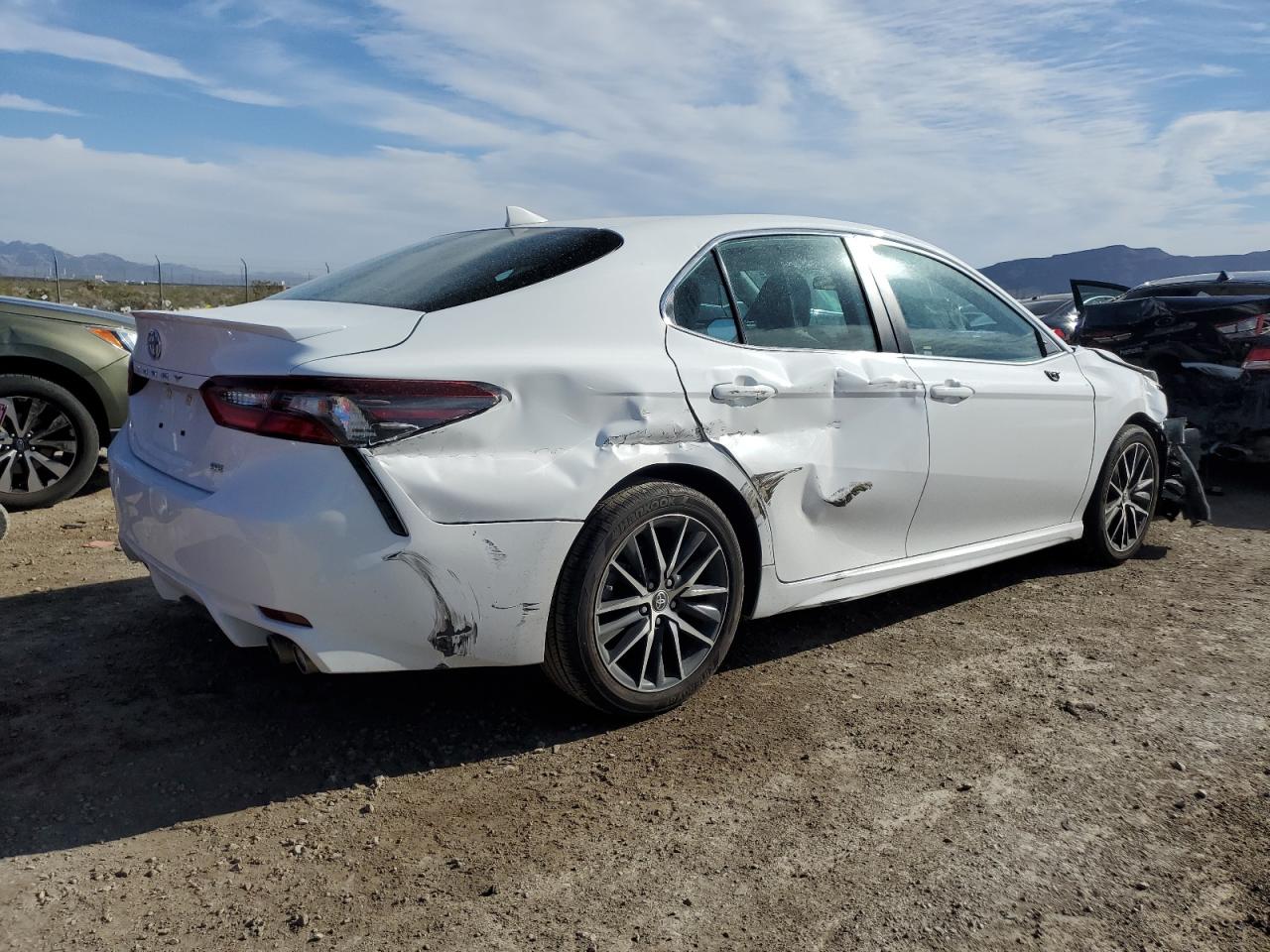 Photo 2 VIN: 4T1G11AK7NU669458 - TOYOTA CAMRY 