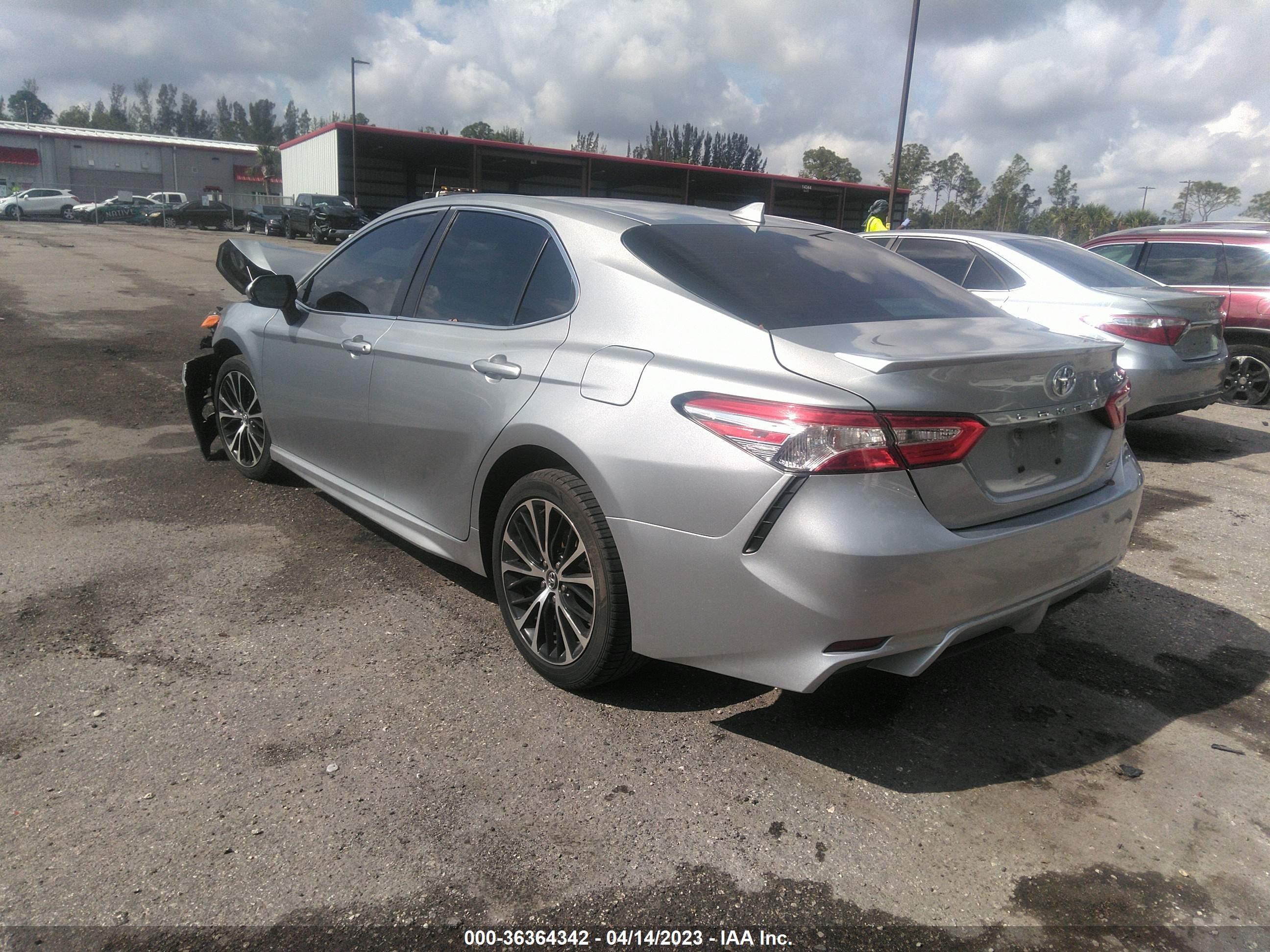 Photo 2 VIN: 4T1G11AK8LU898406 - TOYOTA CAMRY 