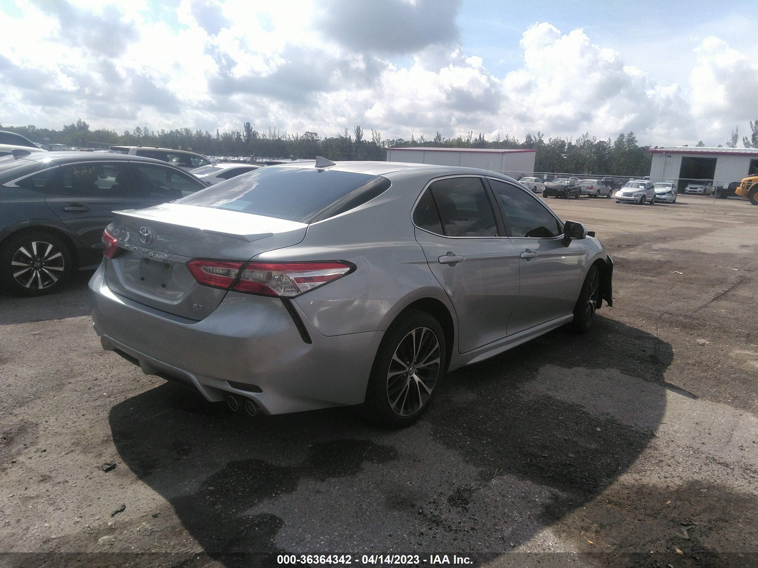 Photo 3 VIN: 4T1G11AK8LU898406 - TOYOTA CAMRY 