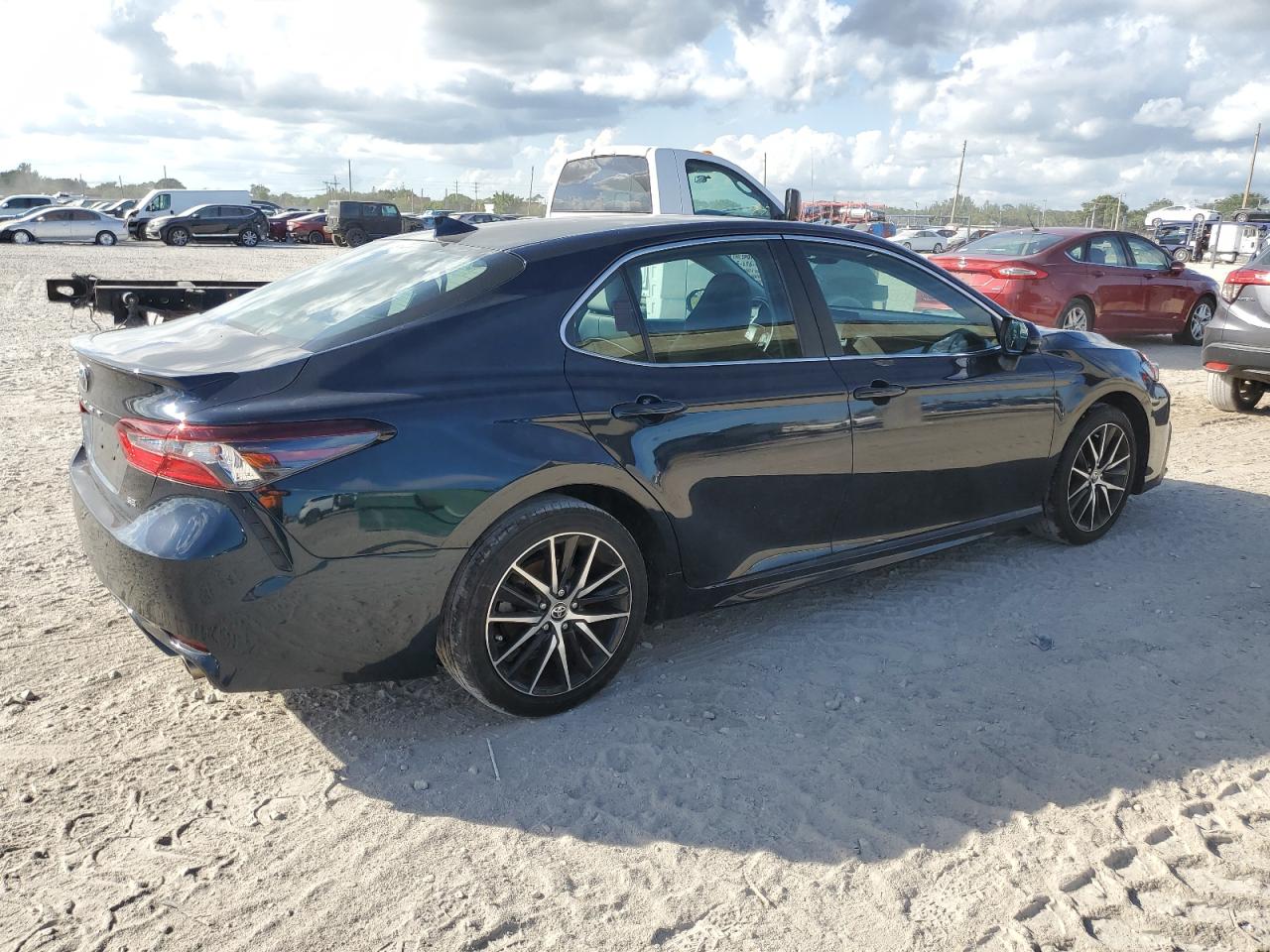 Photo 2 VIN: 4T1G11AK8MU497102 - TOYOTA CAMRY 