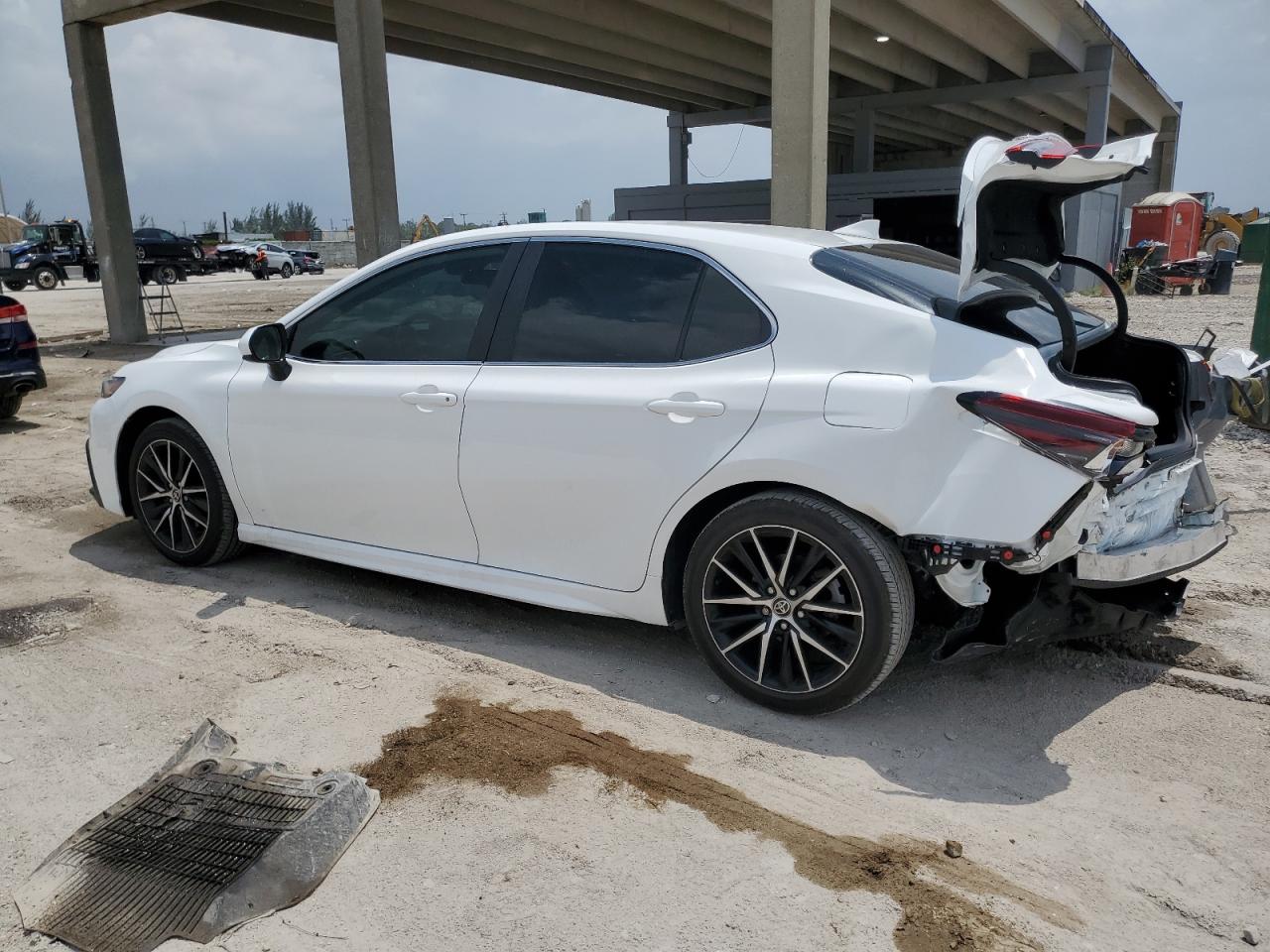 Photo 1 VIN: 4T1G11AK8MU526646 - TOYOTA CAMRY 