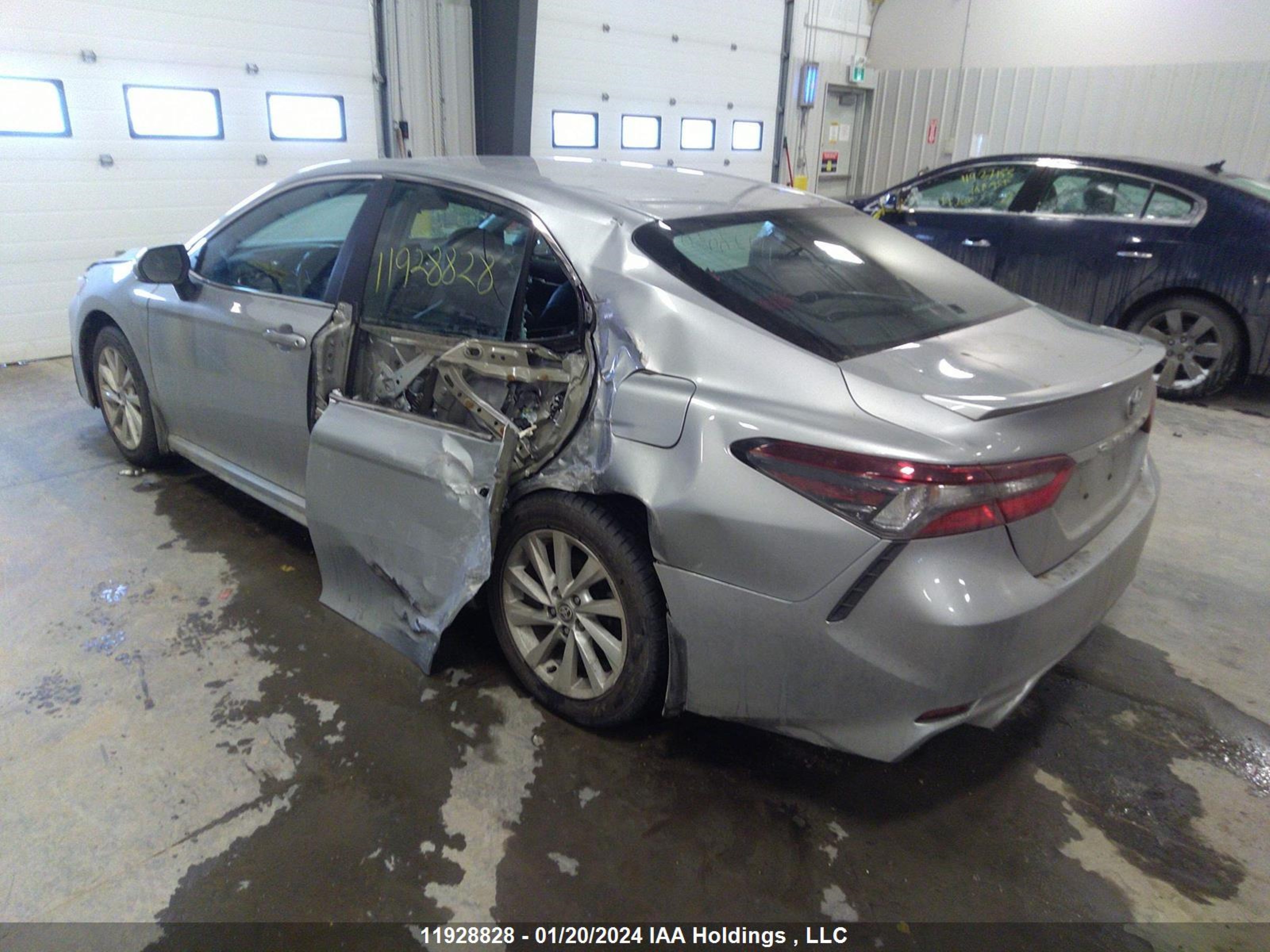 Photo 2 VIN: 4T1G11AK8MU533533 - TOYOTA CAMRY 