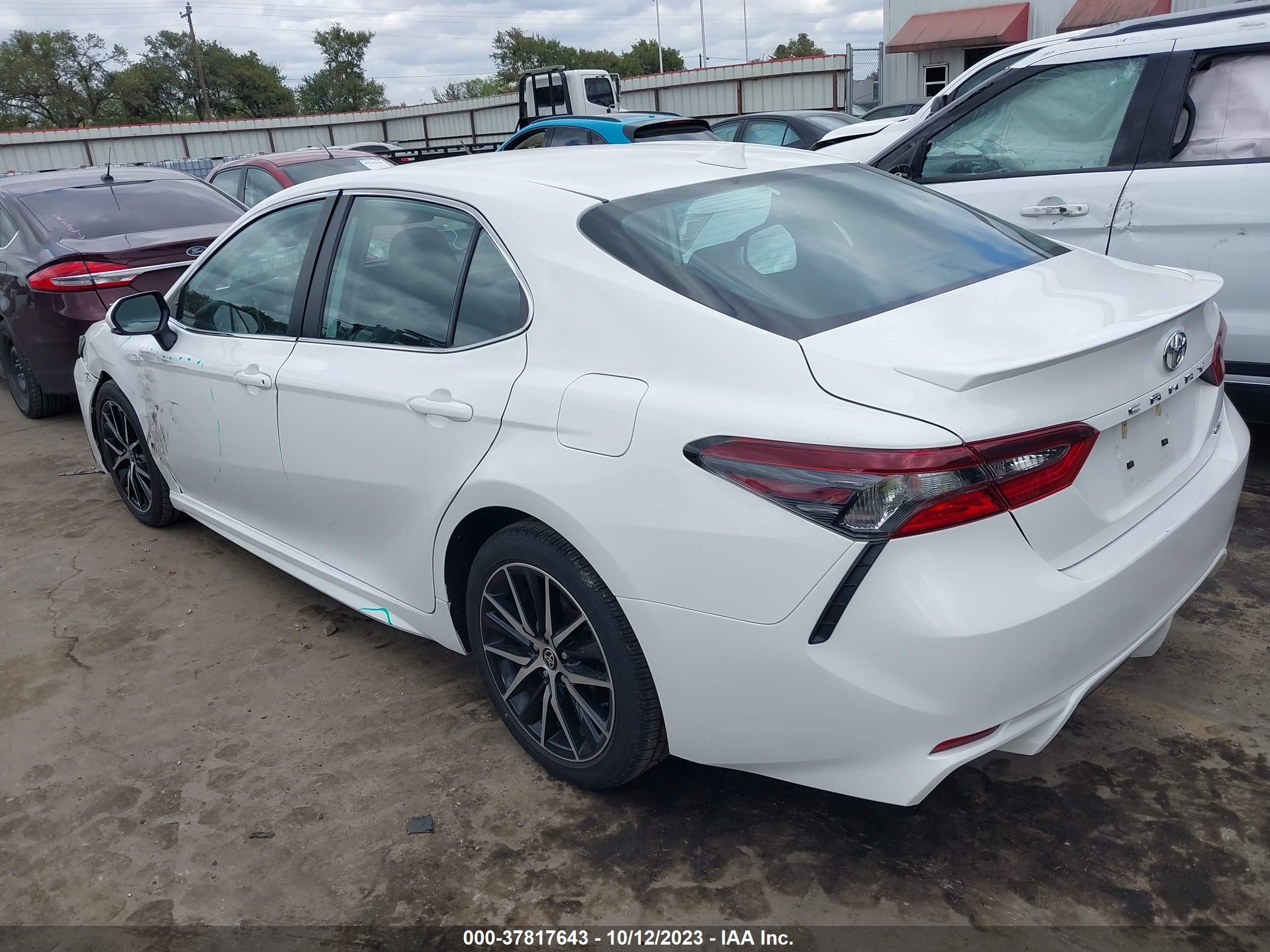 Photo 2 VIN: 4T1G11AK8NU028027 - TOYOTA CAMRY 