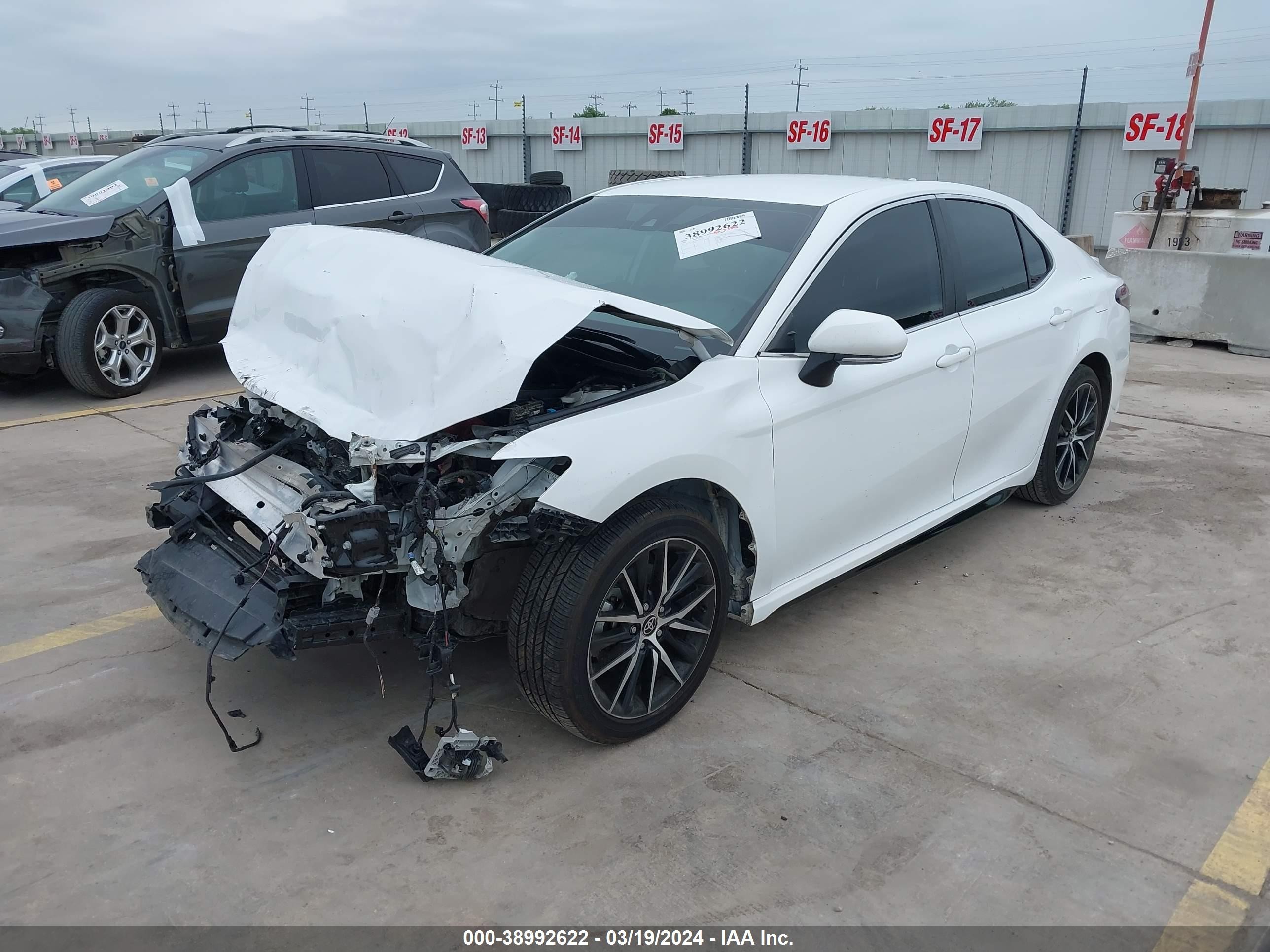 Photo 1 VIN: 4T1G11AK9NU658395 - TOYOTA CAMRY 