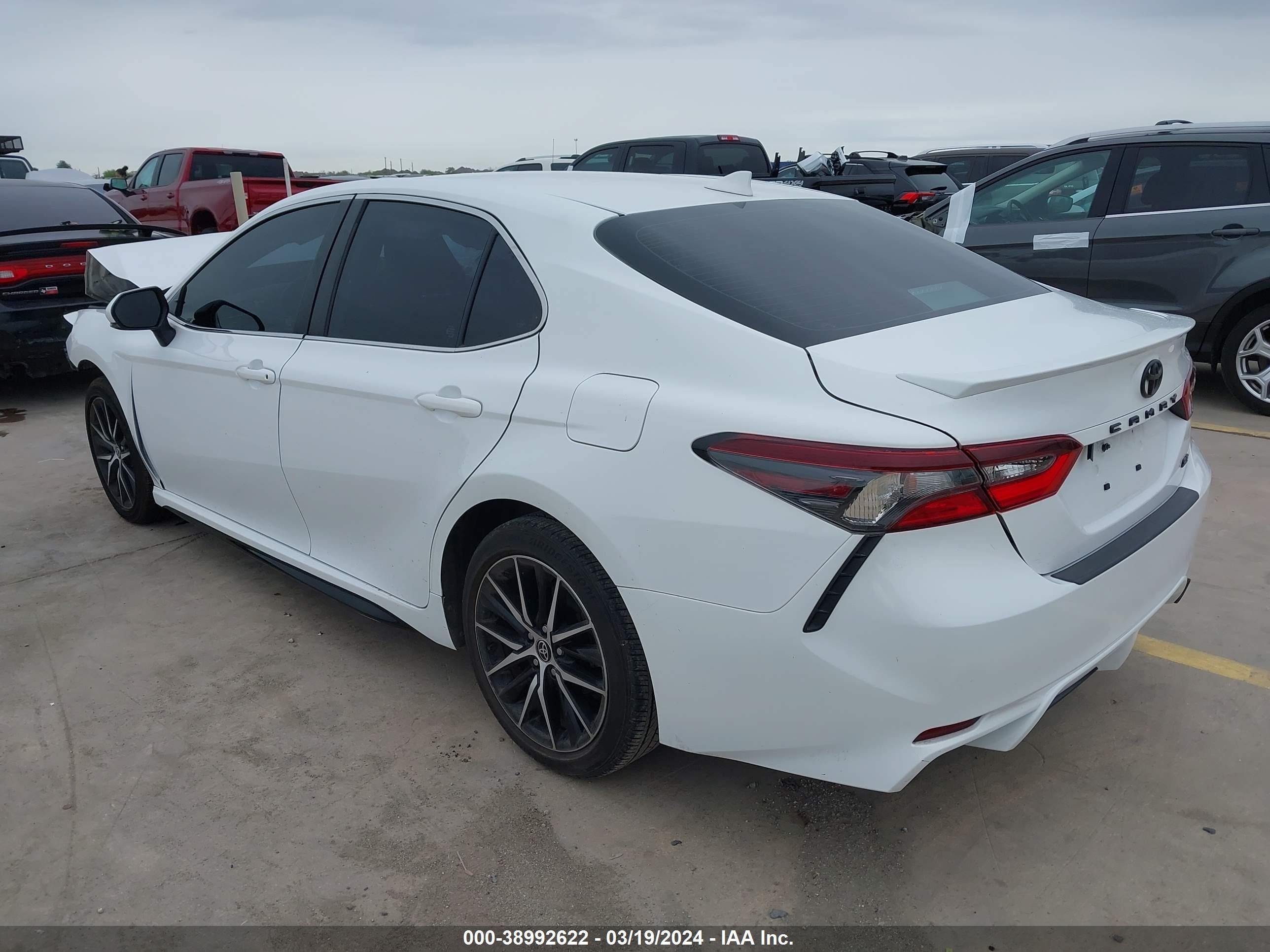 Photo 2 VIN: 4T1G11AK9NU658395 - TOYOTA CAMRY 