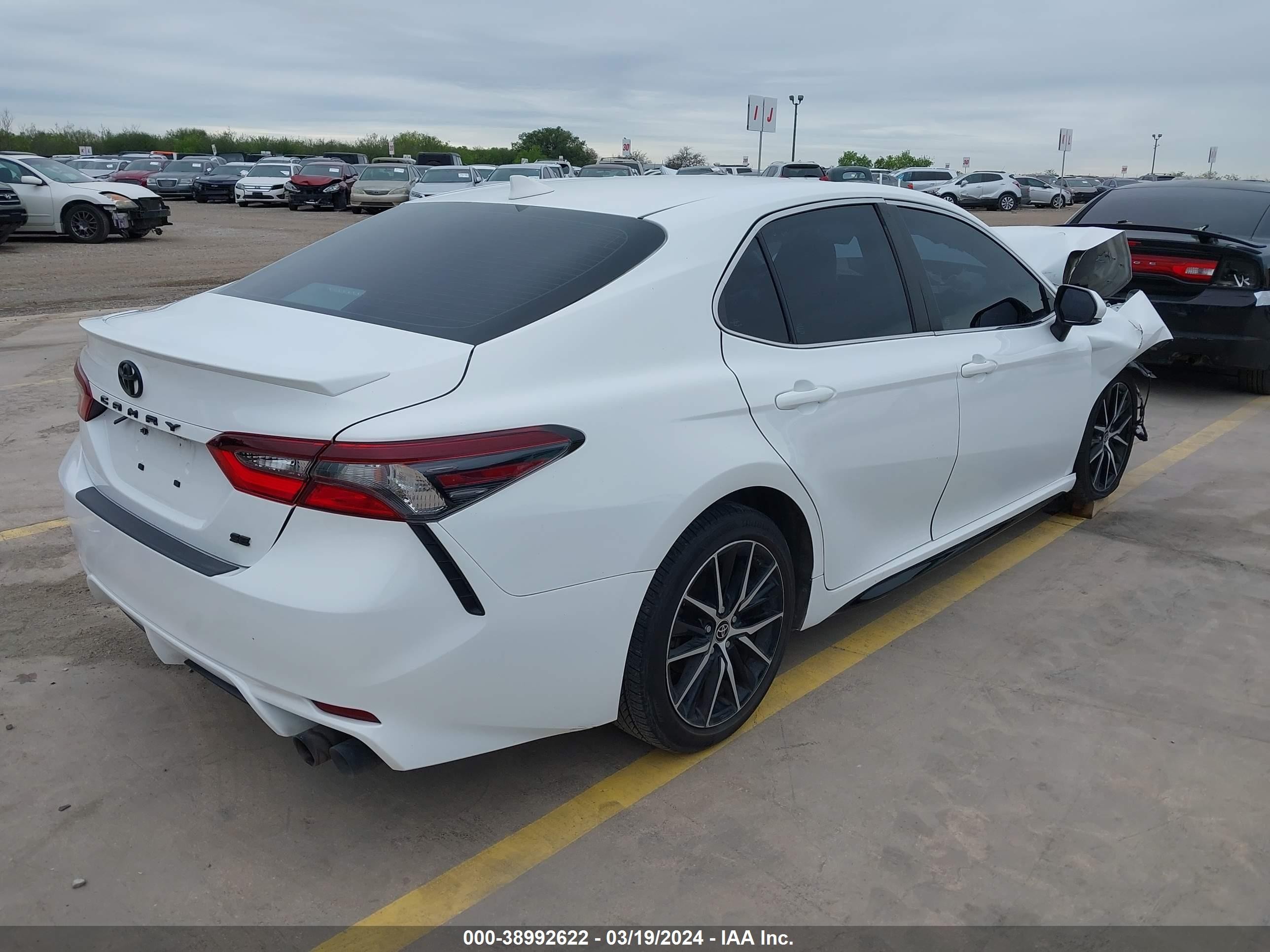 Photo 3 VIN: 4T1G11AK9NU658395 - TOYOTA CAMRY 