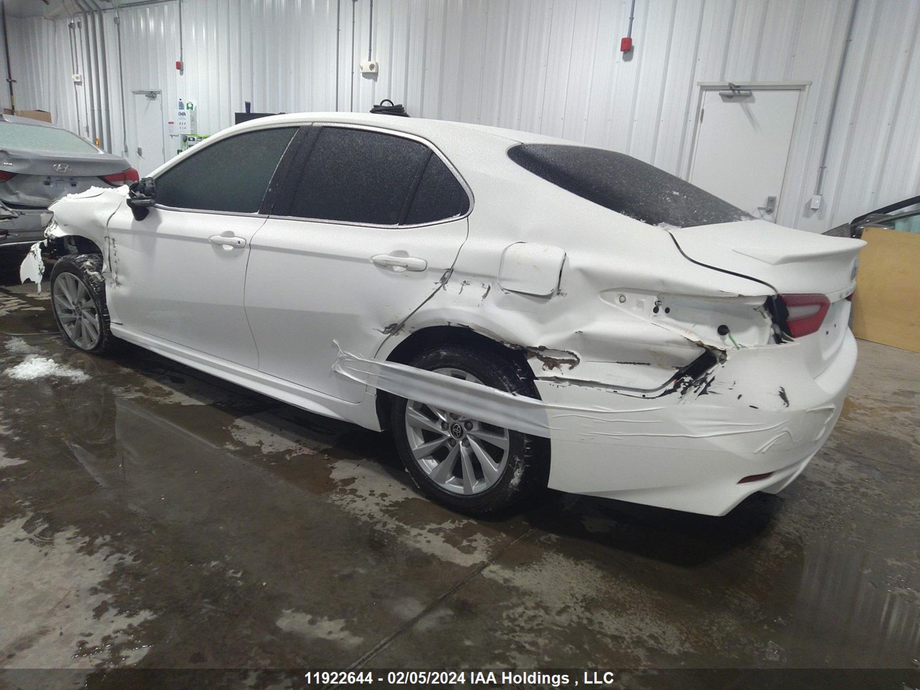 Photo 2 VIN: 4T1G11AKXMU455806 - TOYOTA CAMRY 