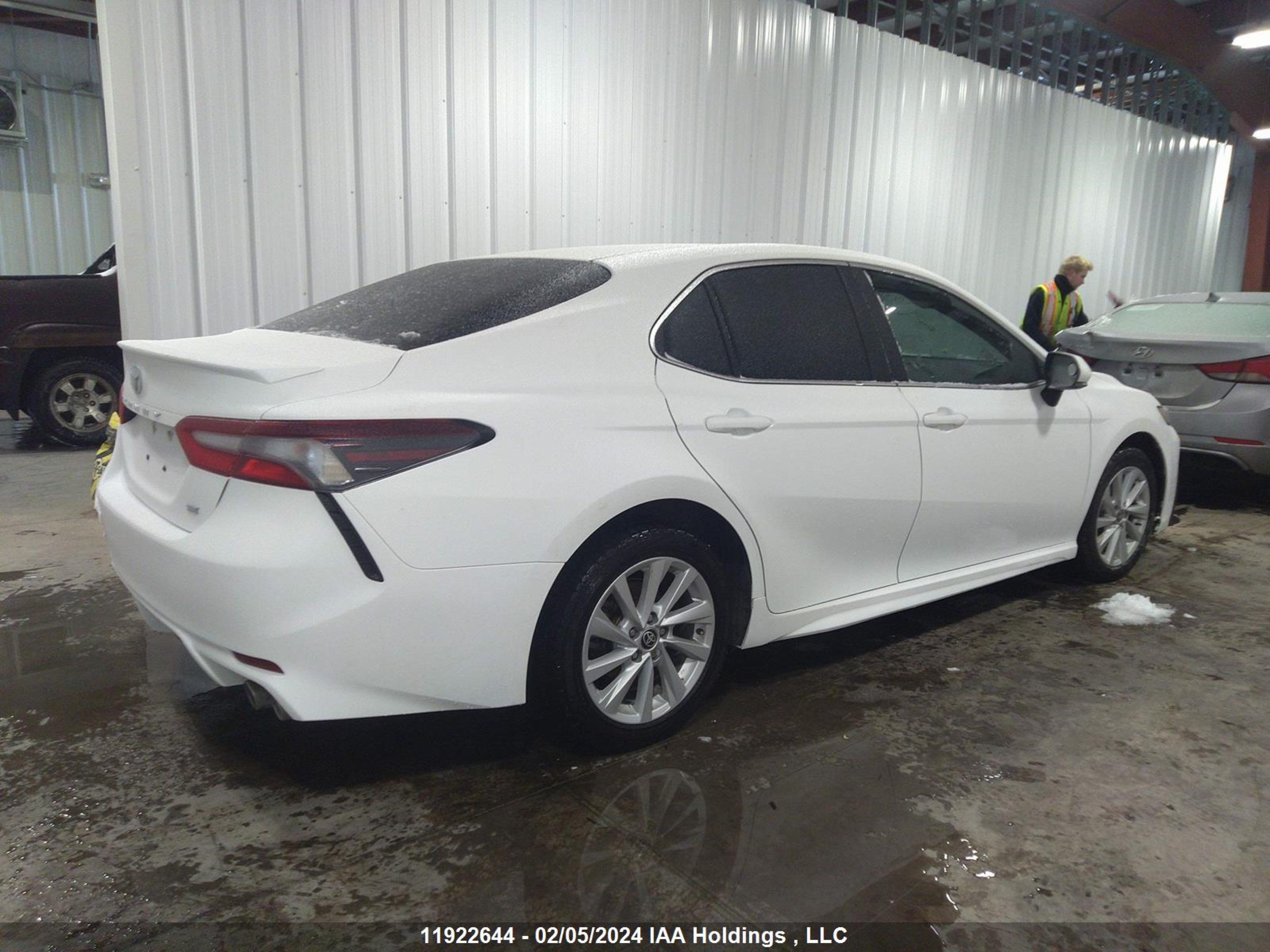 Photo 3 VIN: 4T1G11AKXMU455806 - TOYOTA CAMRY 