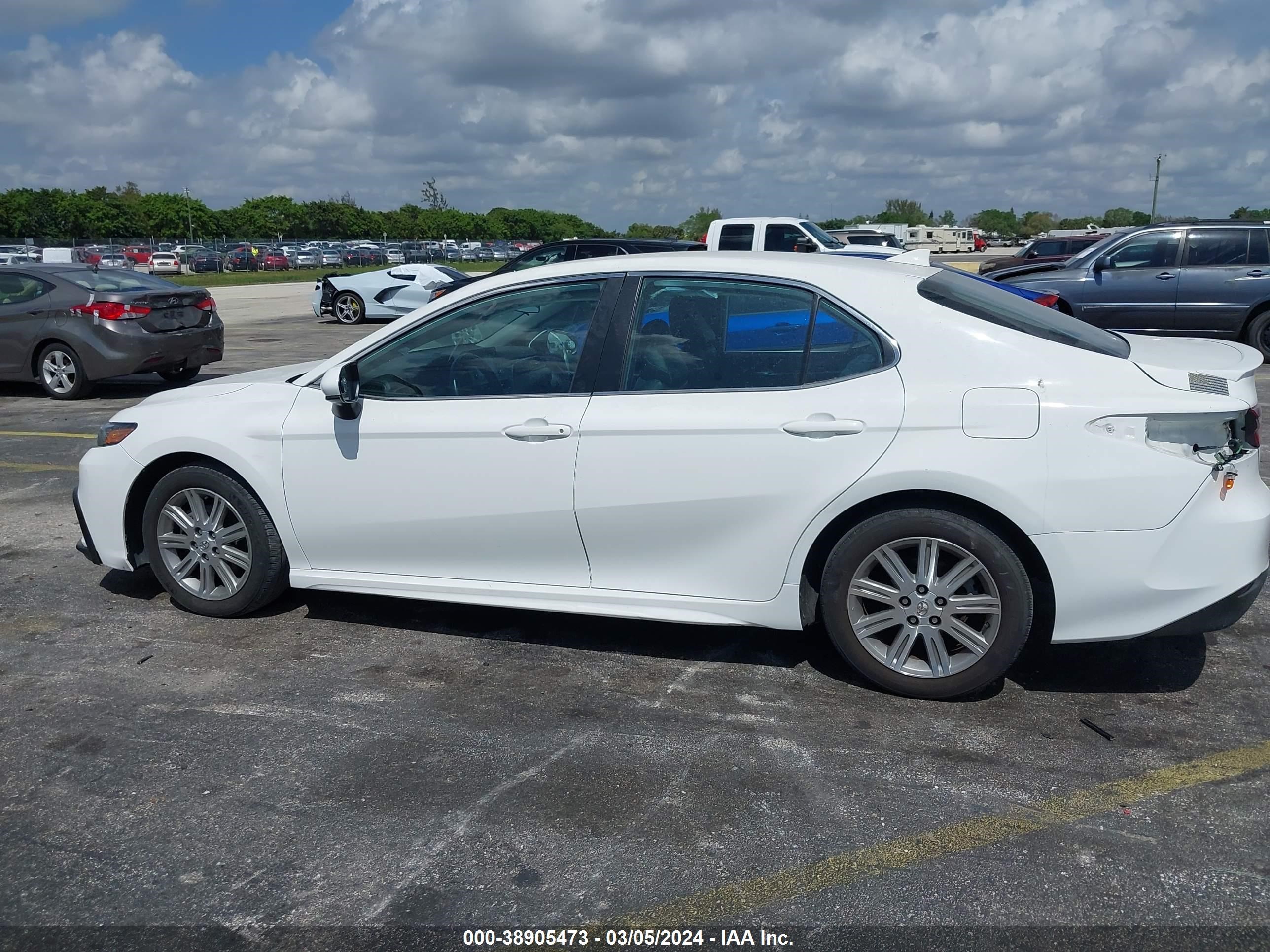 Photo 13 VIN: 4T1G11AKXMU488711 - TOYOTA CAMRY 