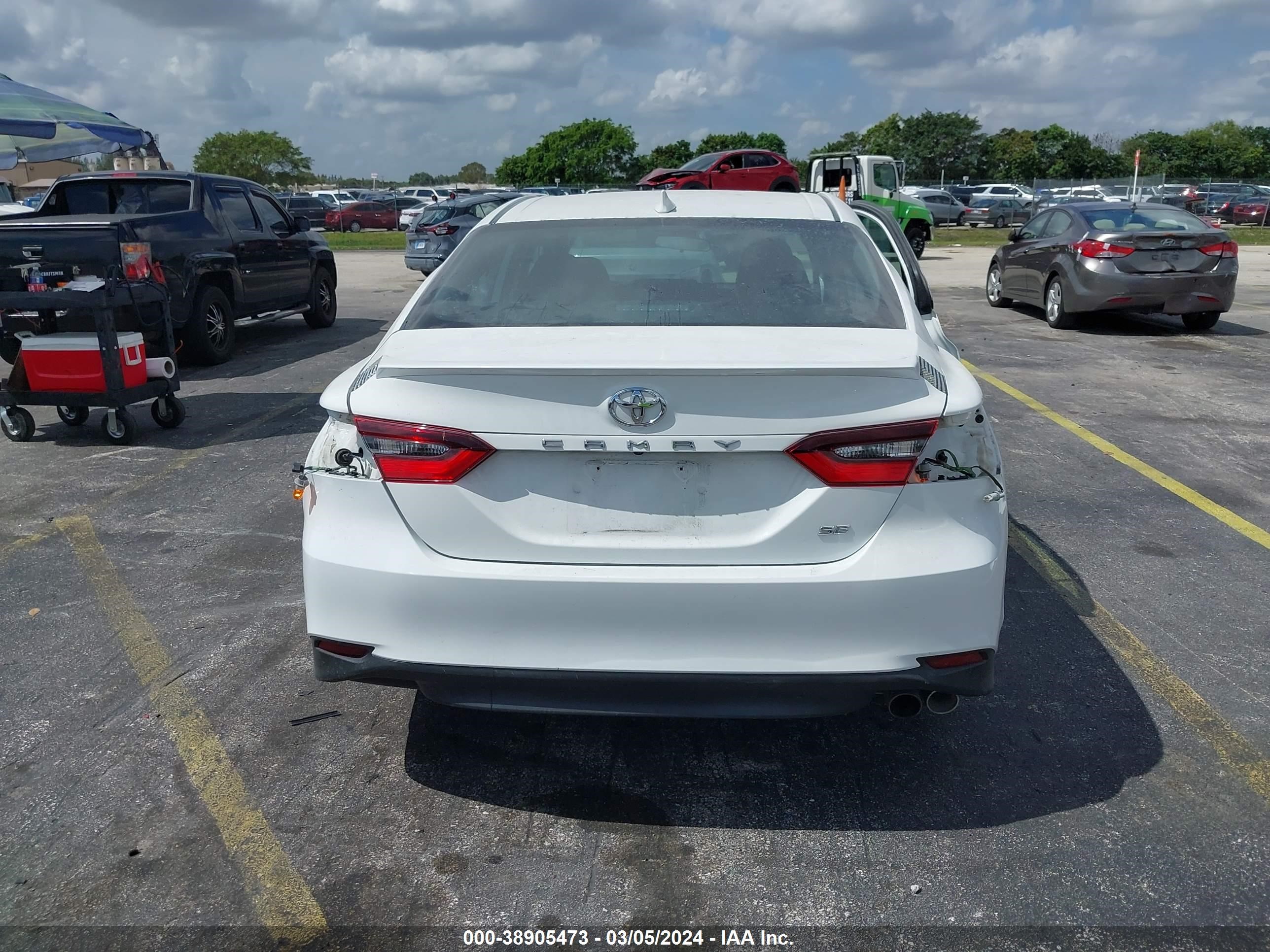 Photo 15 VIN: 4T1G11AKXMU488711 - TOYOTA CAMRY 