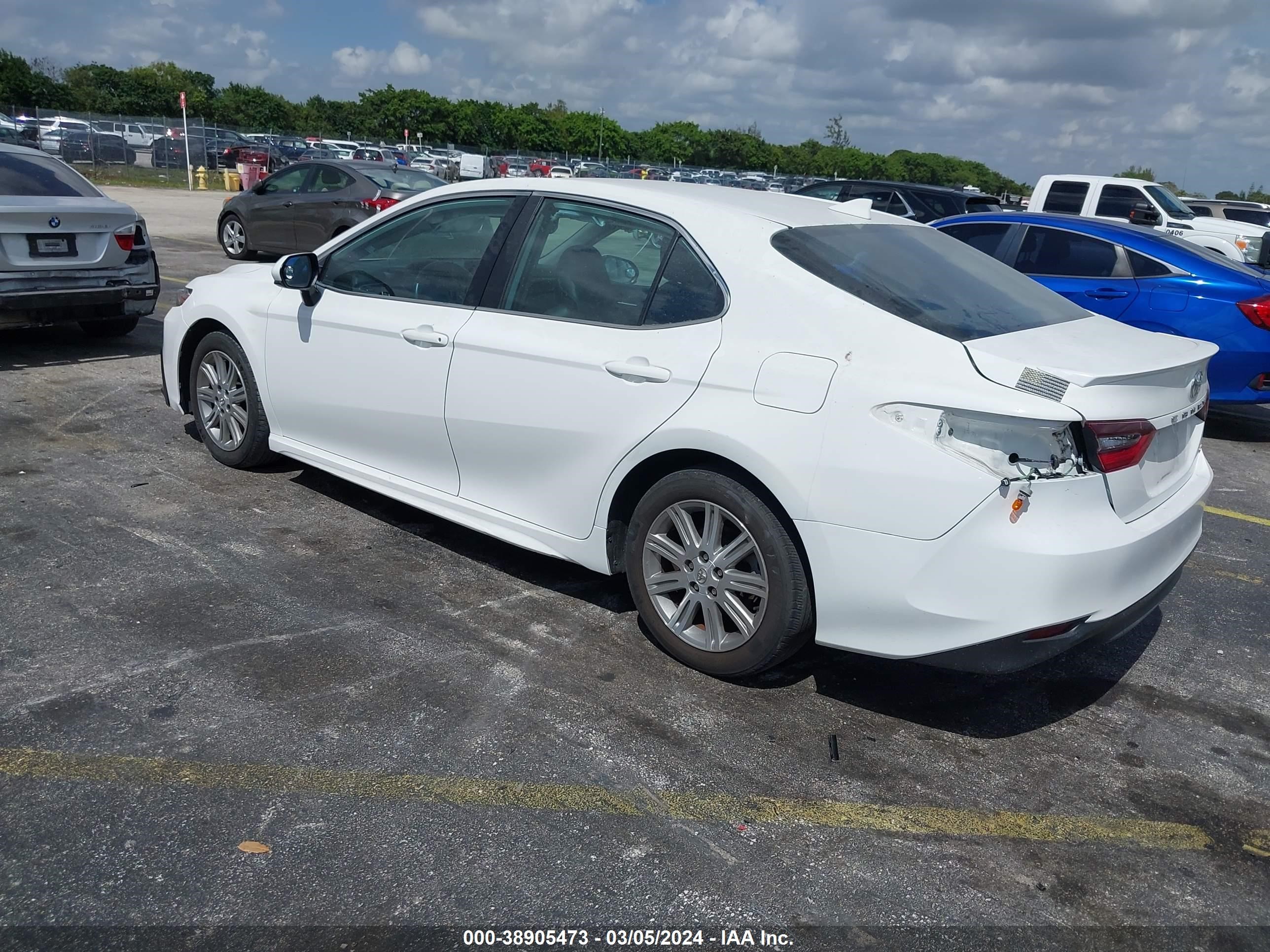 Photo 2 VIN: 4T1G11AKXMU488711 - TOYOTA CAMRY 